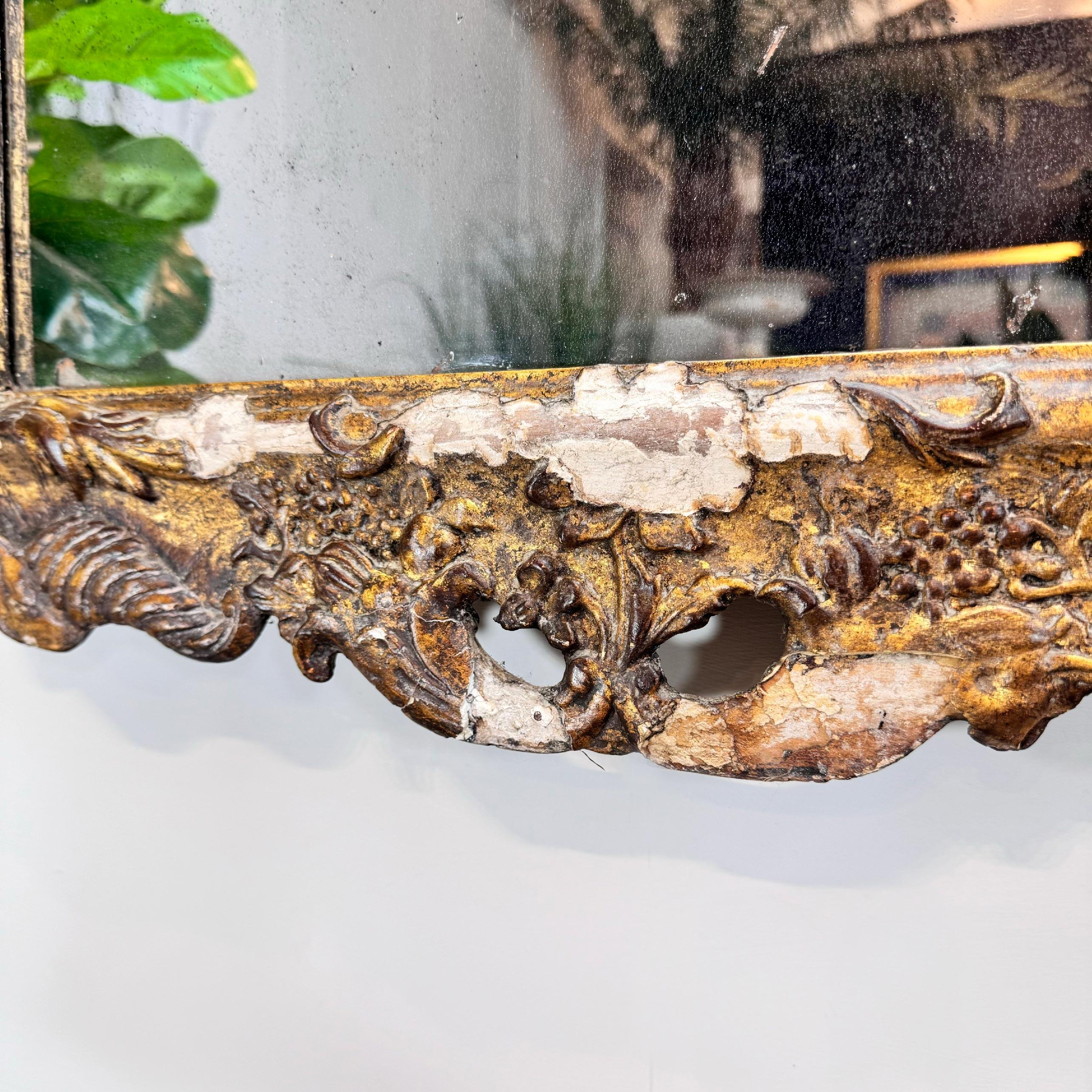 Miroir à plateau fendu en bois doré de Queen Anne en vente 3