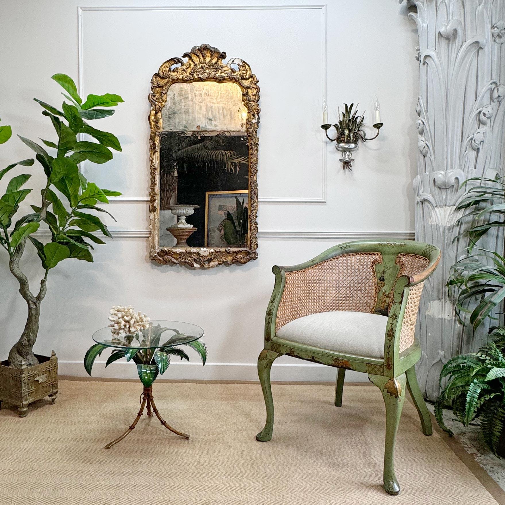 Miroir à plateau fendu en bois doré de Queen Anne en vente 4