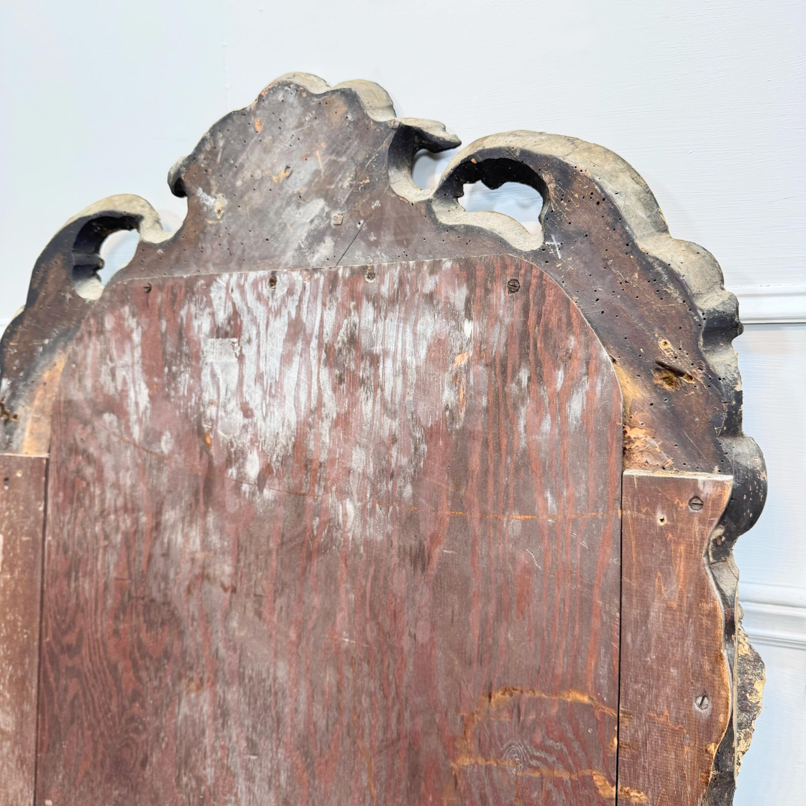 Miroir à plateau fendu en bois doré de Queen Anne en vente 8