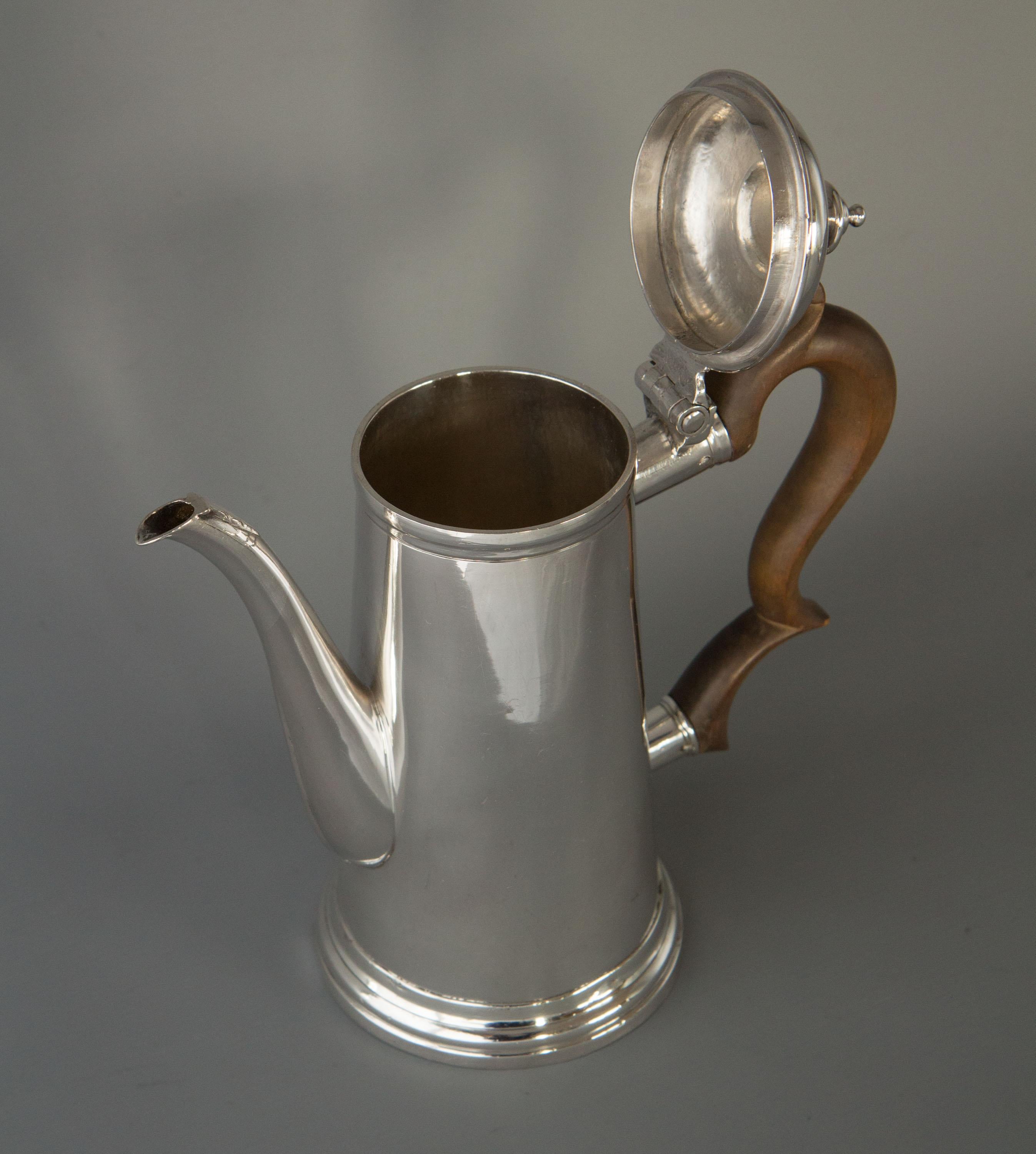 British Queen Anne Irish Silver Coffee Pot, Dublin, 1706 by David King