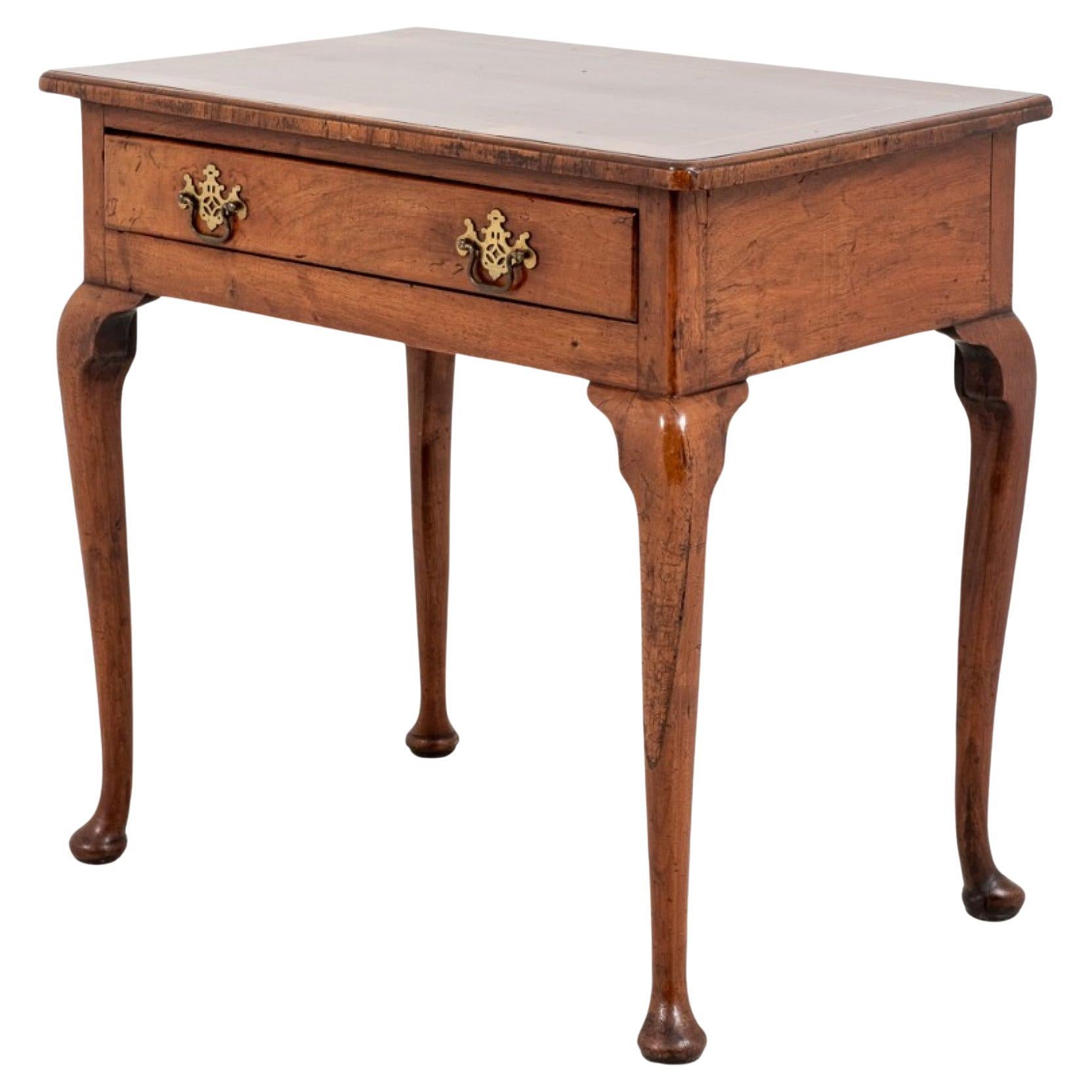 Queen Anne Lowboy Mahagoni Beistelltisch im Angebot