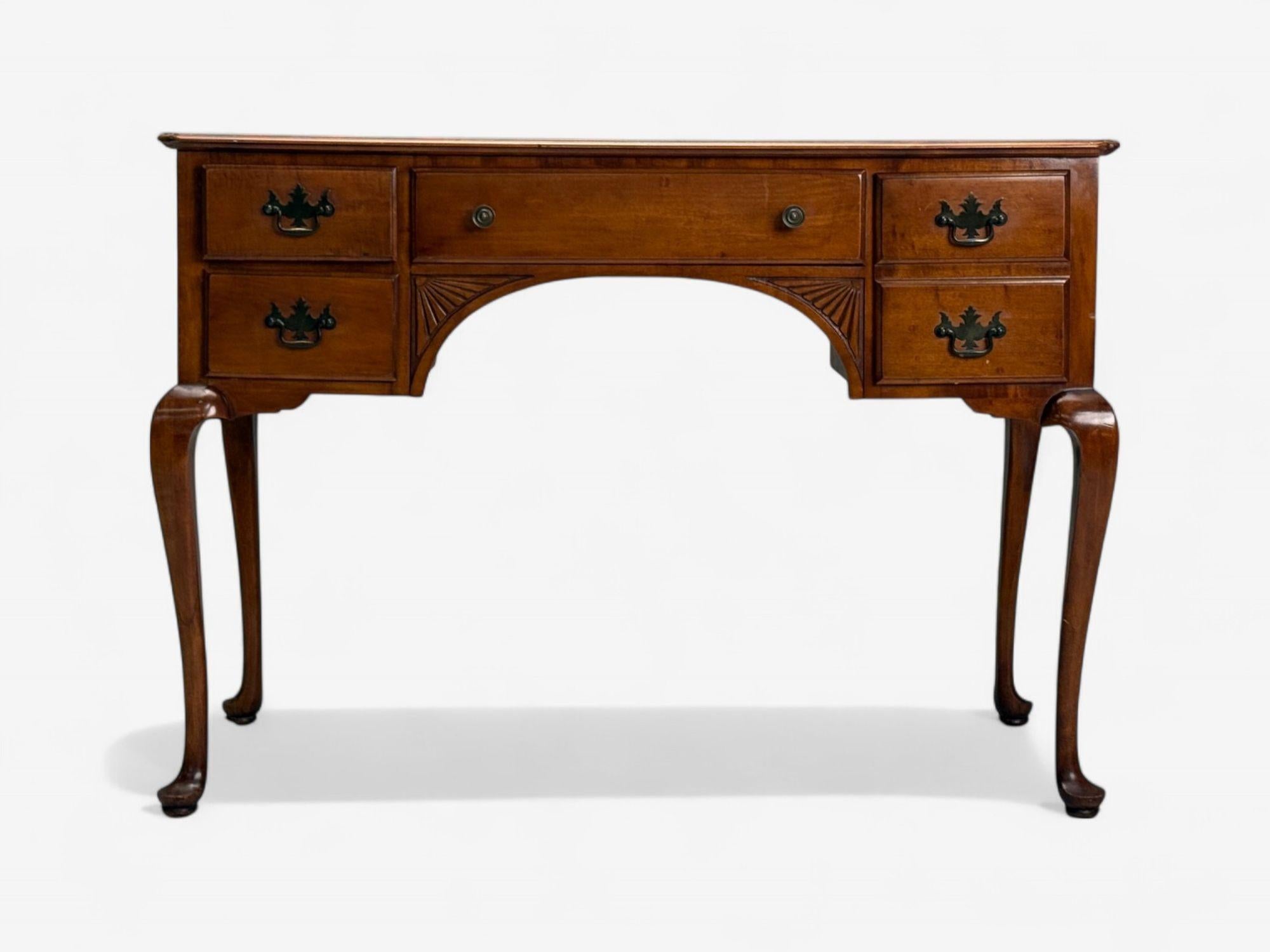 Queen Anne, Mahogany, Brass, Writing Desk, England, 1900s In Good Condition For Sale In Manhasset, NY