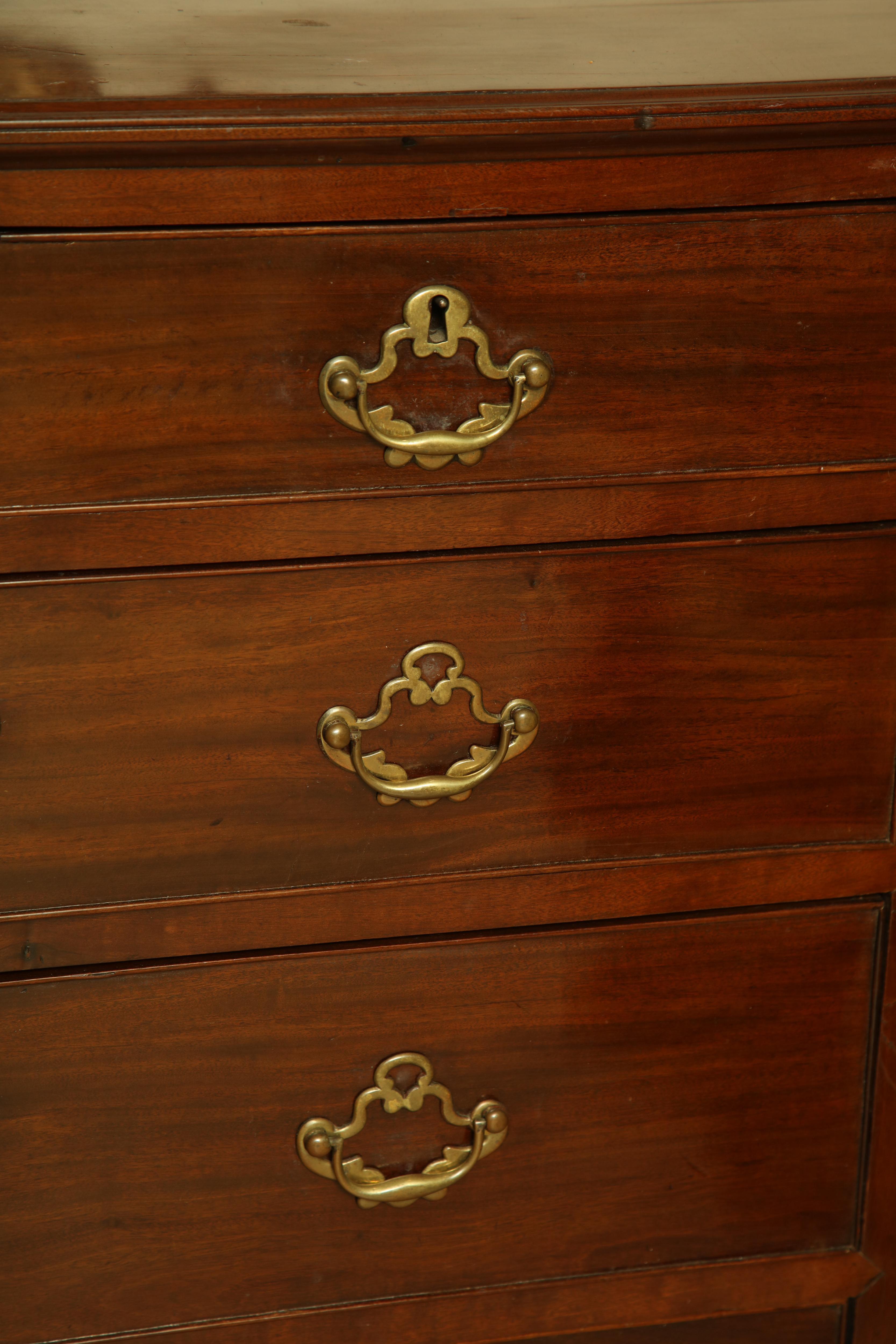 Queen Anne Mahogany Chest of Drawers (Spätes 18. Jahrhundert)