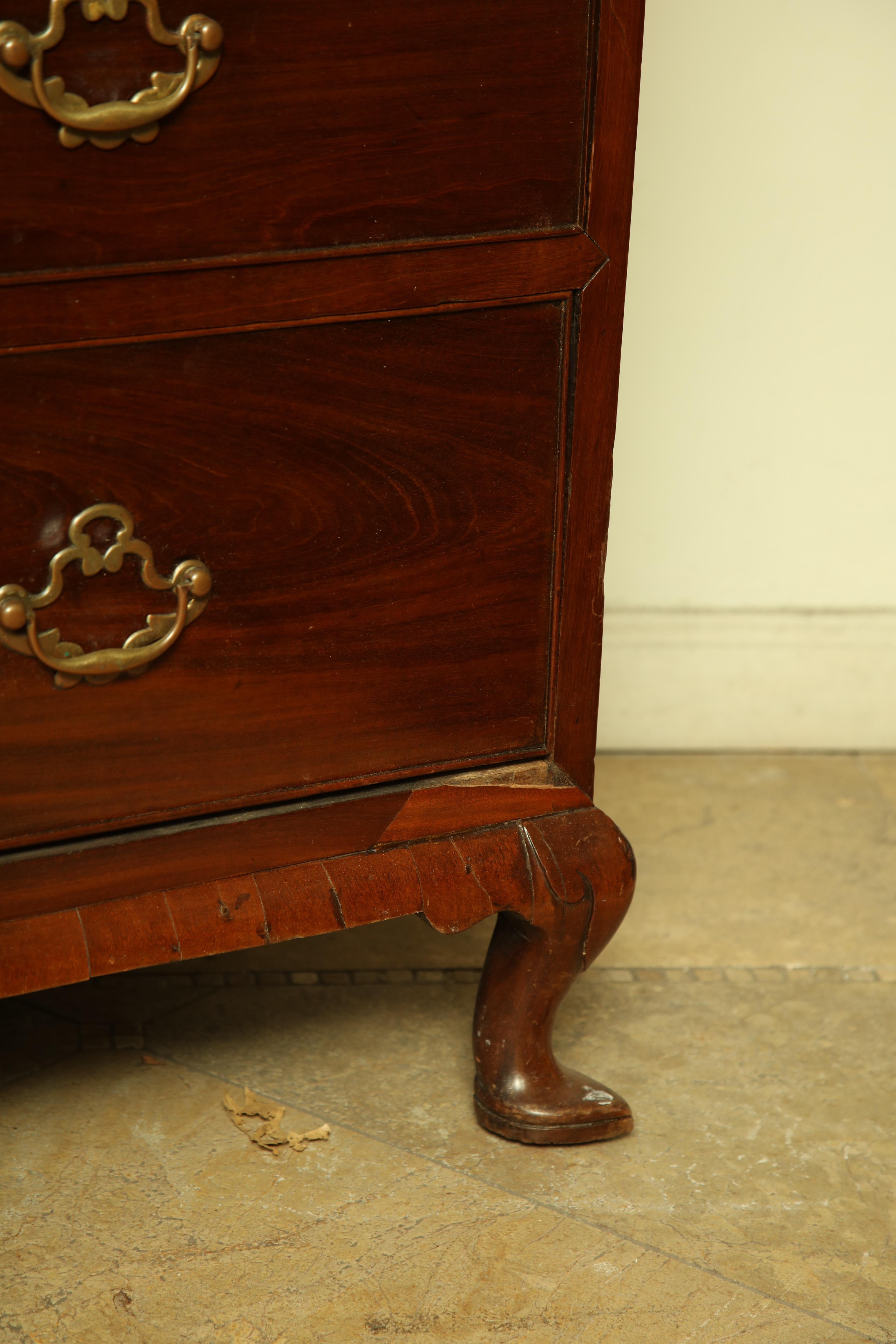 Queen Anne Mahogany Chest of Drawers 3