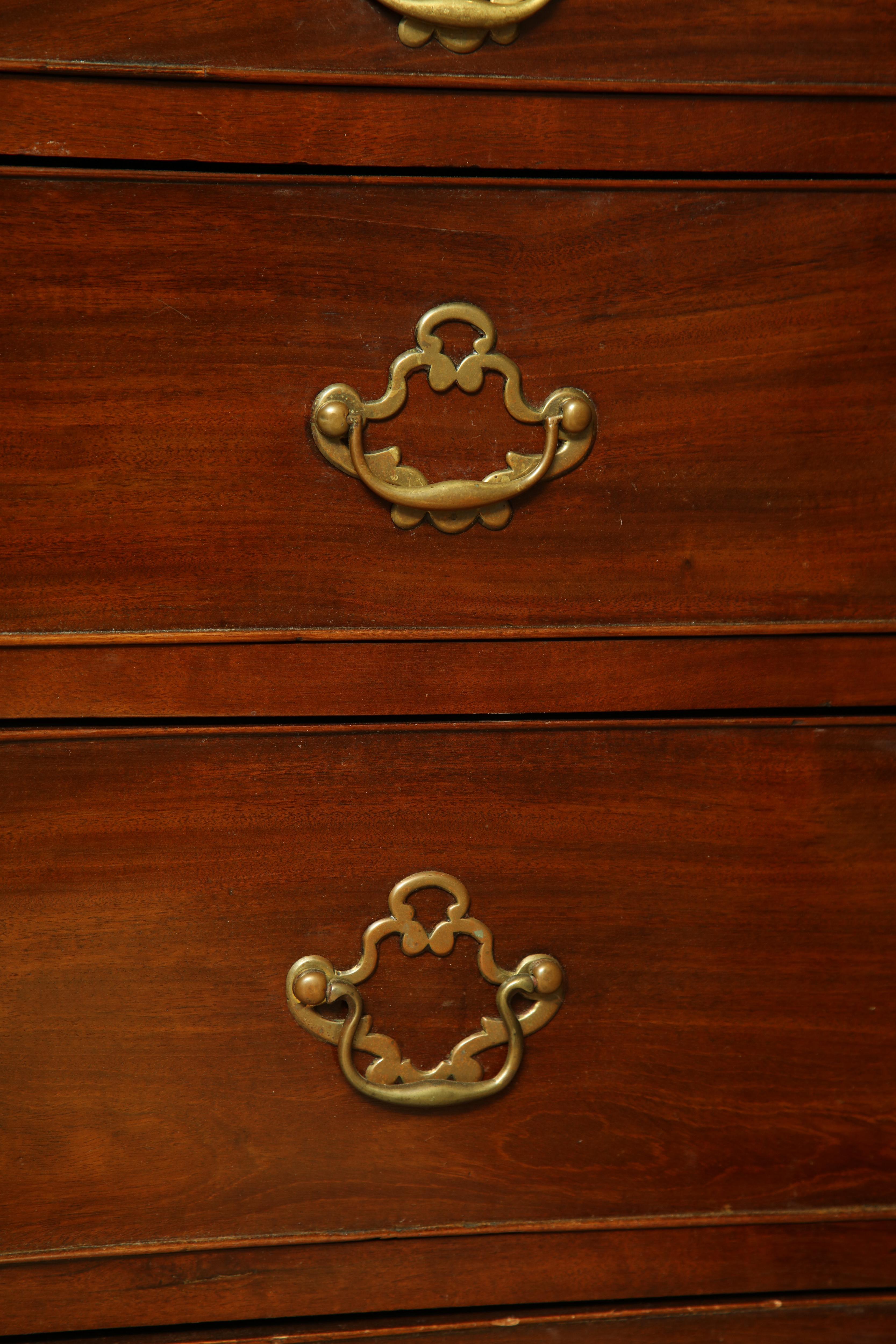 Queen Anne Mahogany Chest of Drawers 4