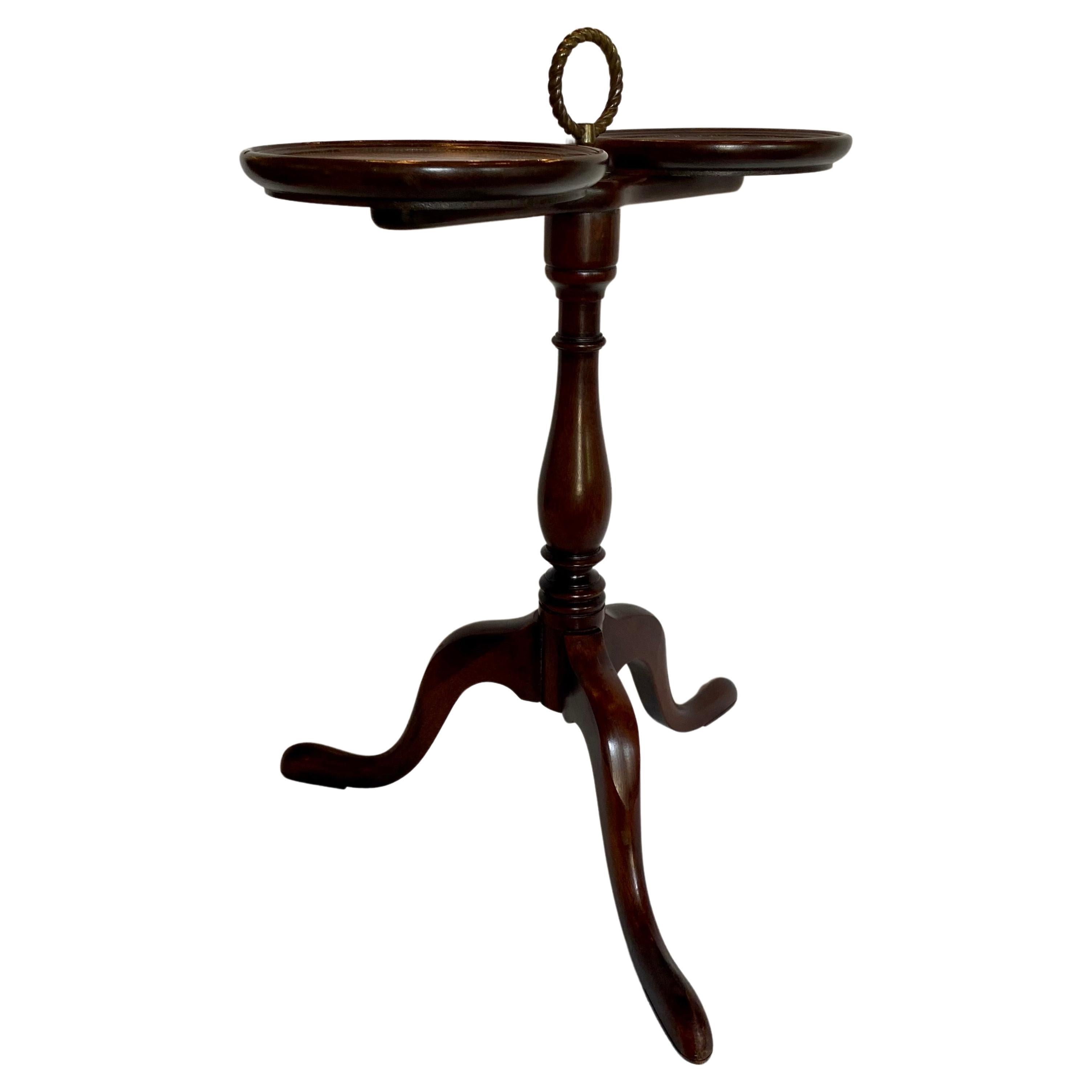 Queen Anne Mahogany Pedestal Drinks Side Table by Brandt Furniture  In Good Condition In Lambertville, NJ
