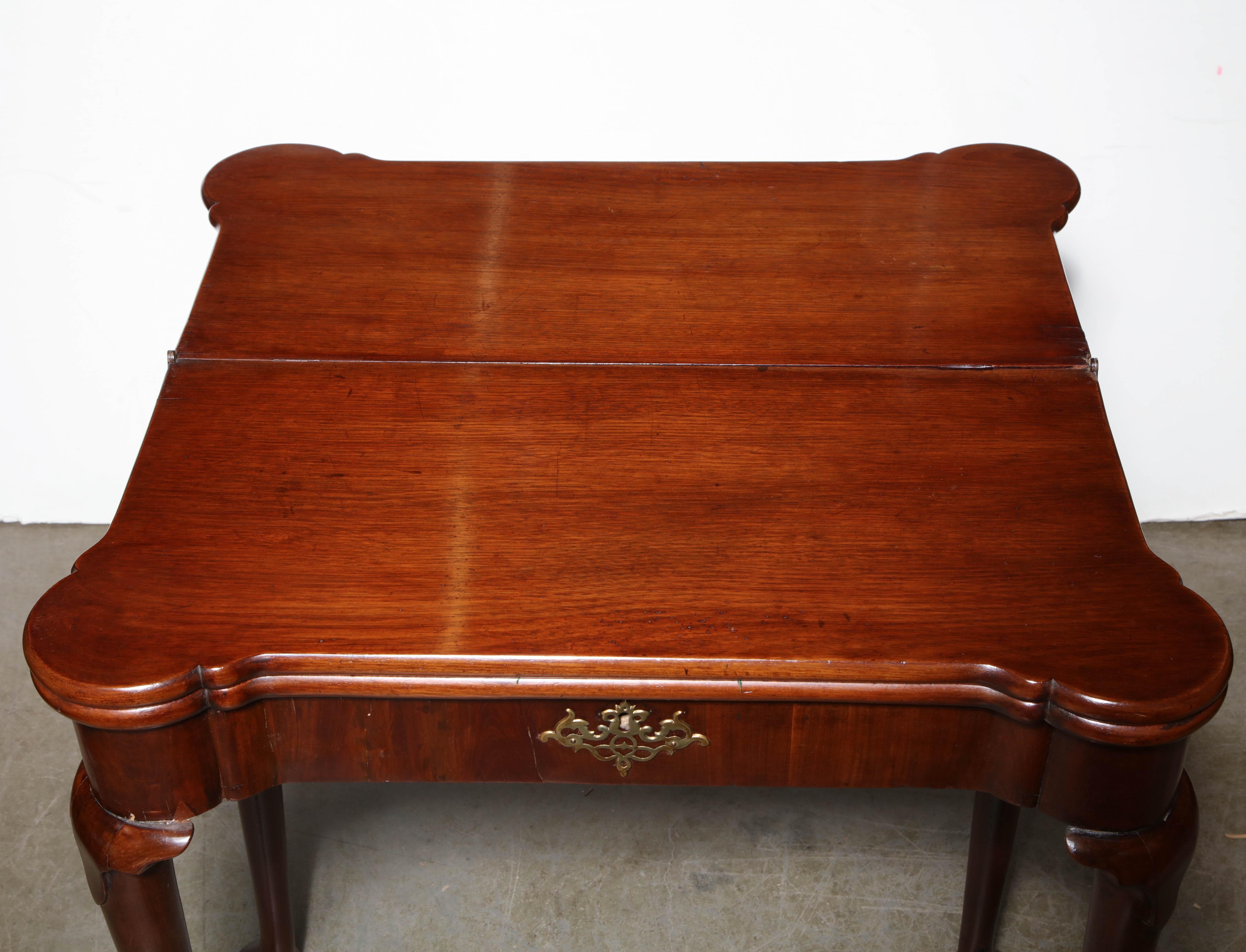 Mid-18th Century Queen Anne Mahogany Triple Top Card Table For Sale