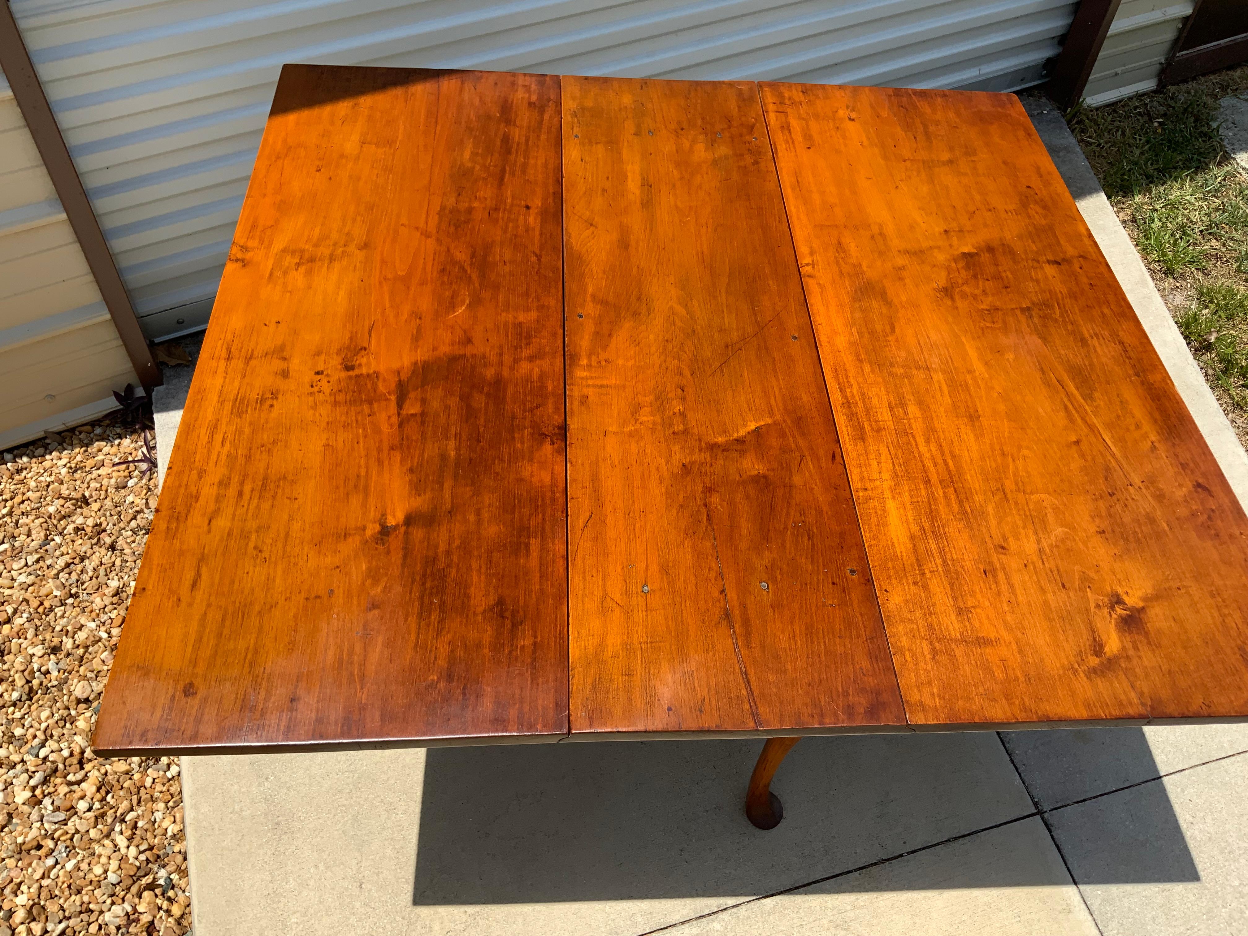 American Queen Anne Maple Drop Leaf Table For Sale