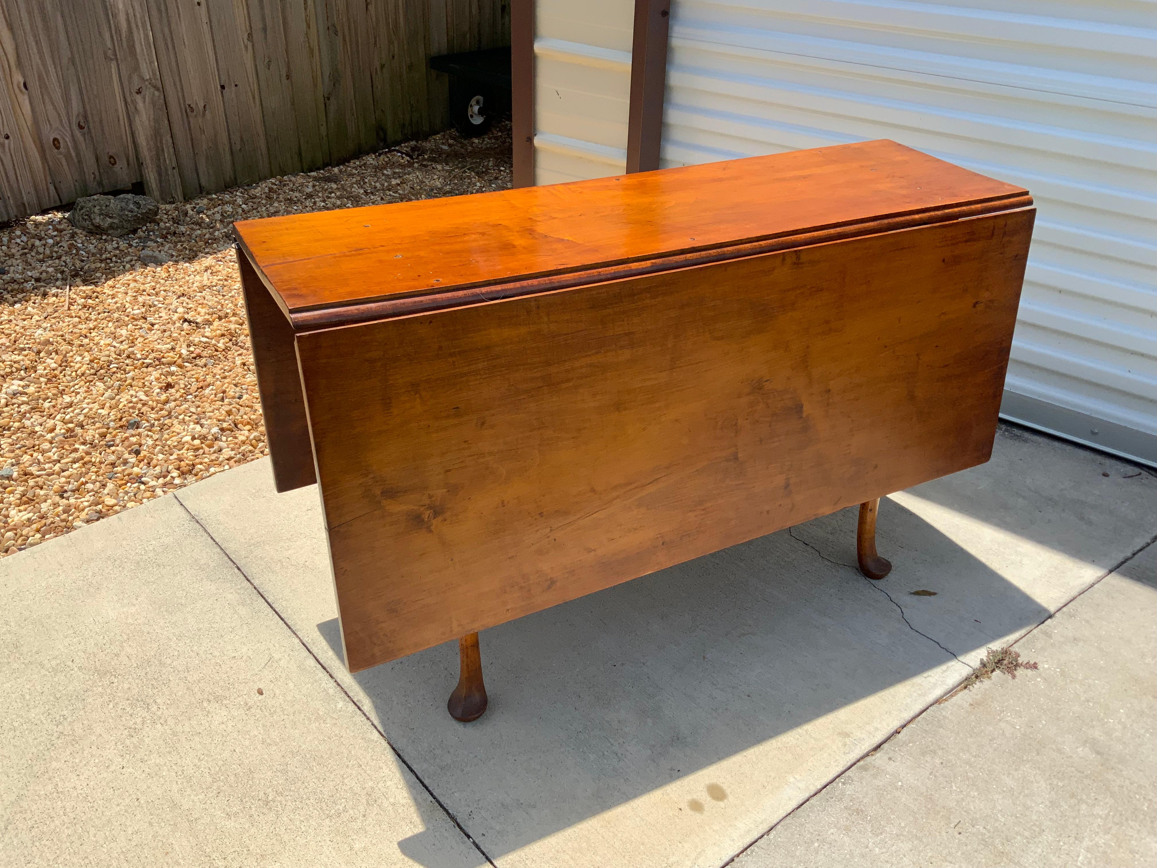 Queen Anne Maple Drop Leaf Table In Good Condition For Sale In Bradenton, FL
