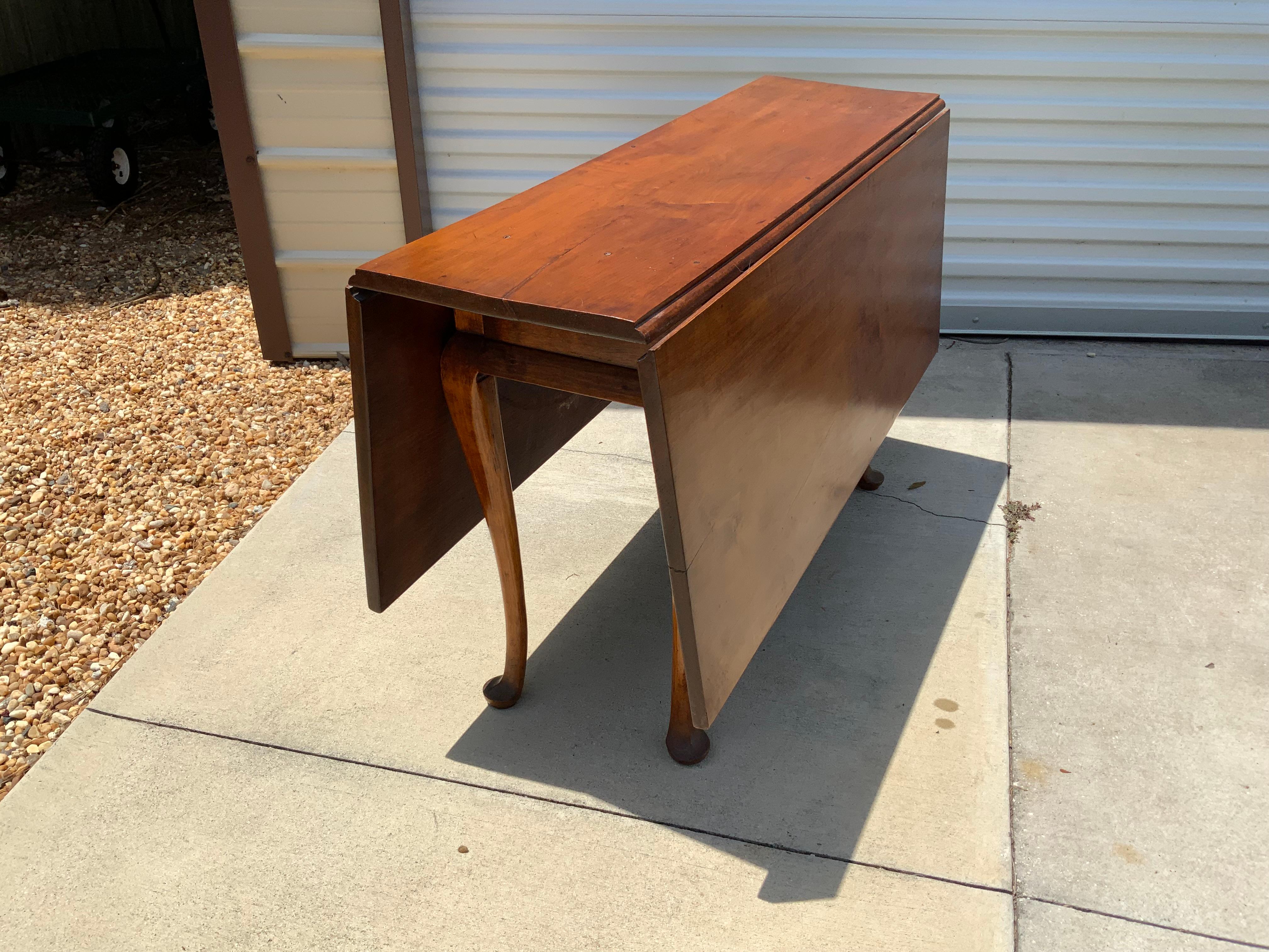 18th Century Queen Anne Maple Drop Leaf Table For Sale
