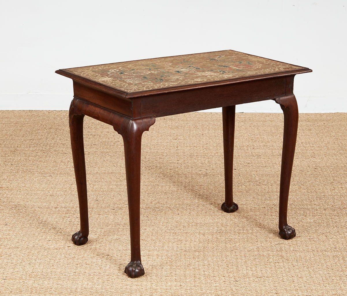 Mesa de bordado Queen Anne en venta 7