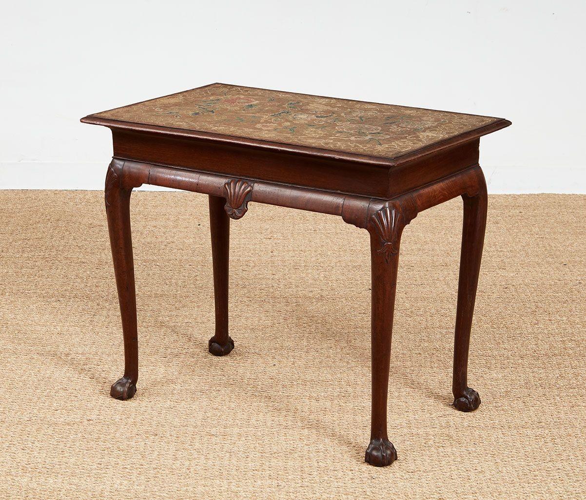 Mesa de bordado Queen Anne en Bueno estado para la venta en Greenwich, CT