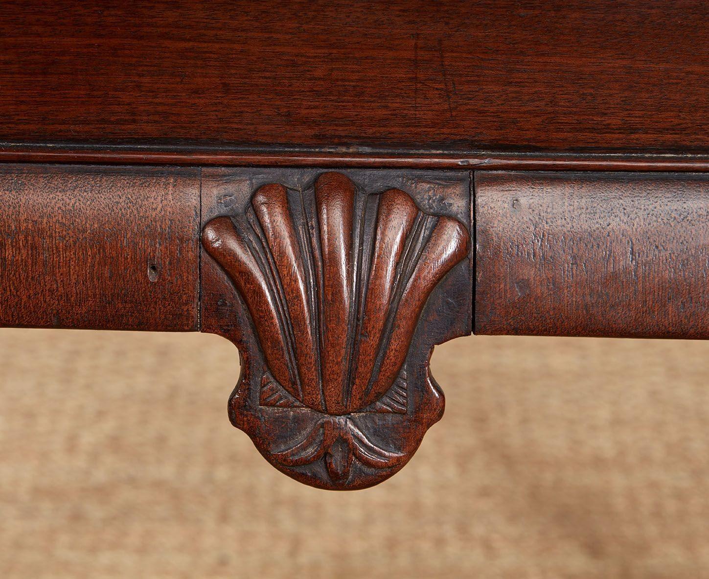 Mesa de bordado Queen Anne en venta 2