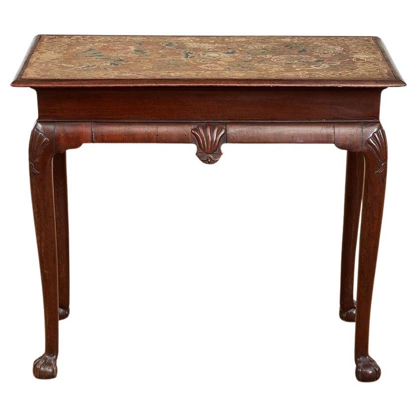 Mesa de bordado Queen Anne en venta