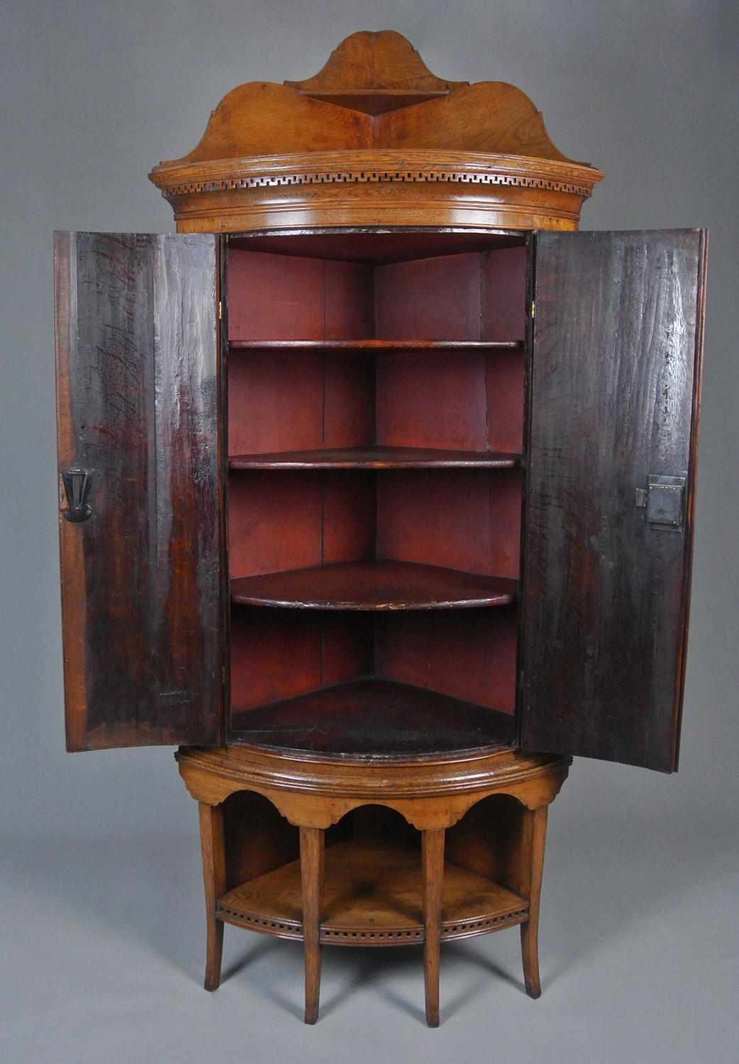 Queen Anne Oak Bow Front Corner with Original Upper Shelf c
