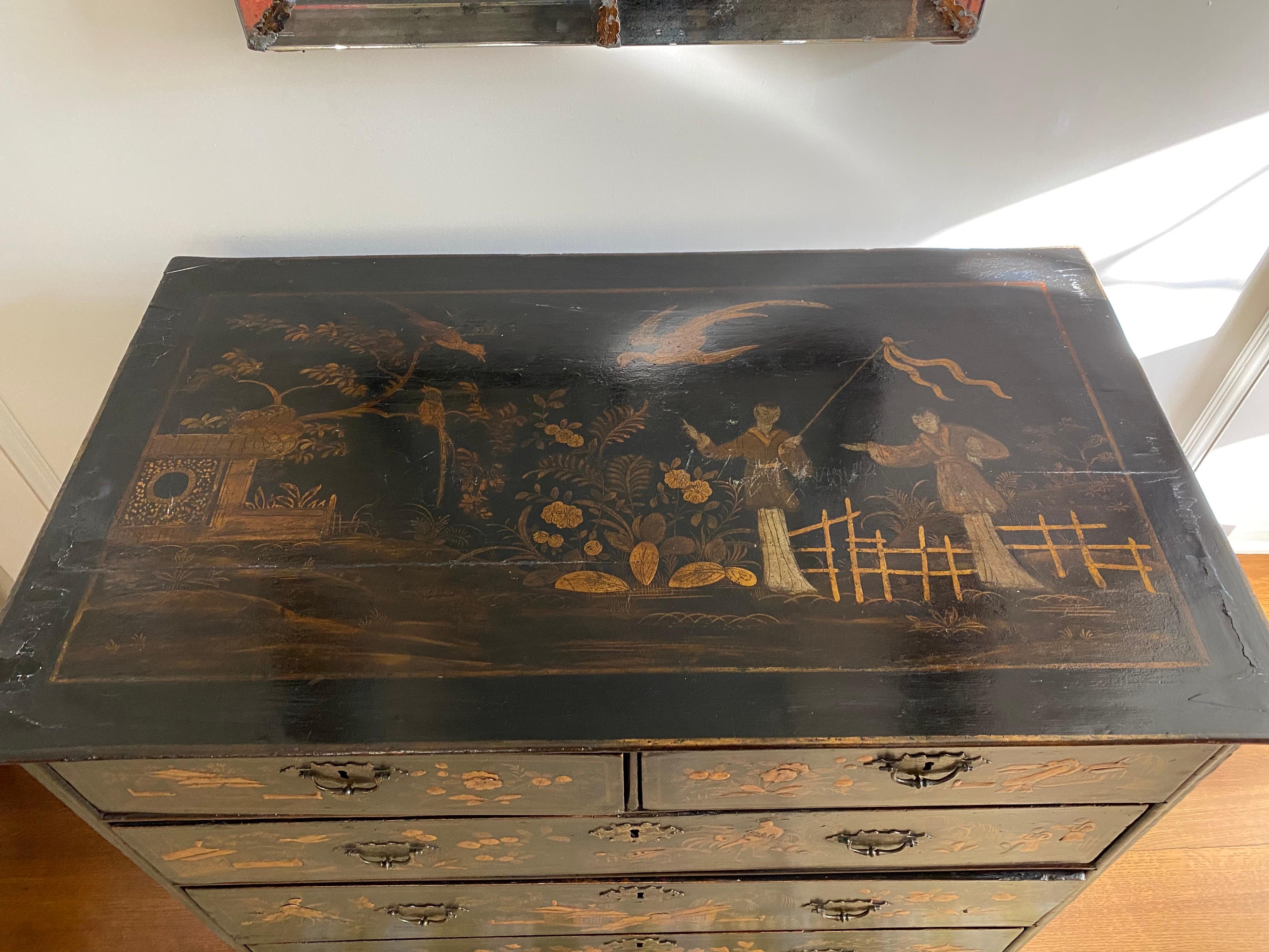 Queen Anne Parcel-Gilt Black-Japanned Chest of Drawers, circa 1710 1