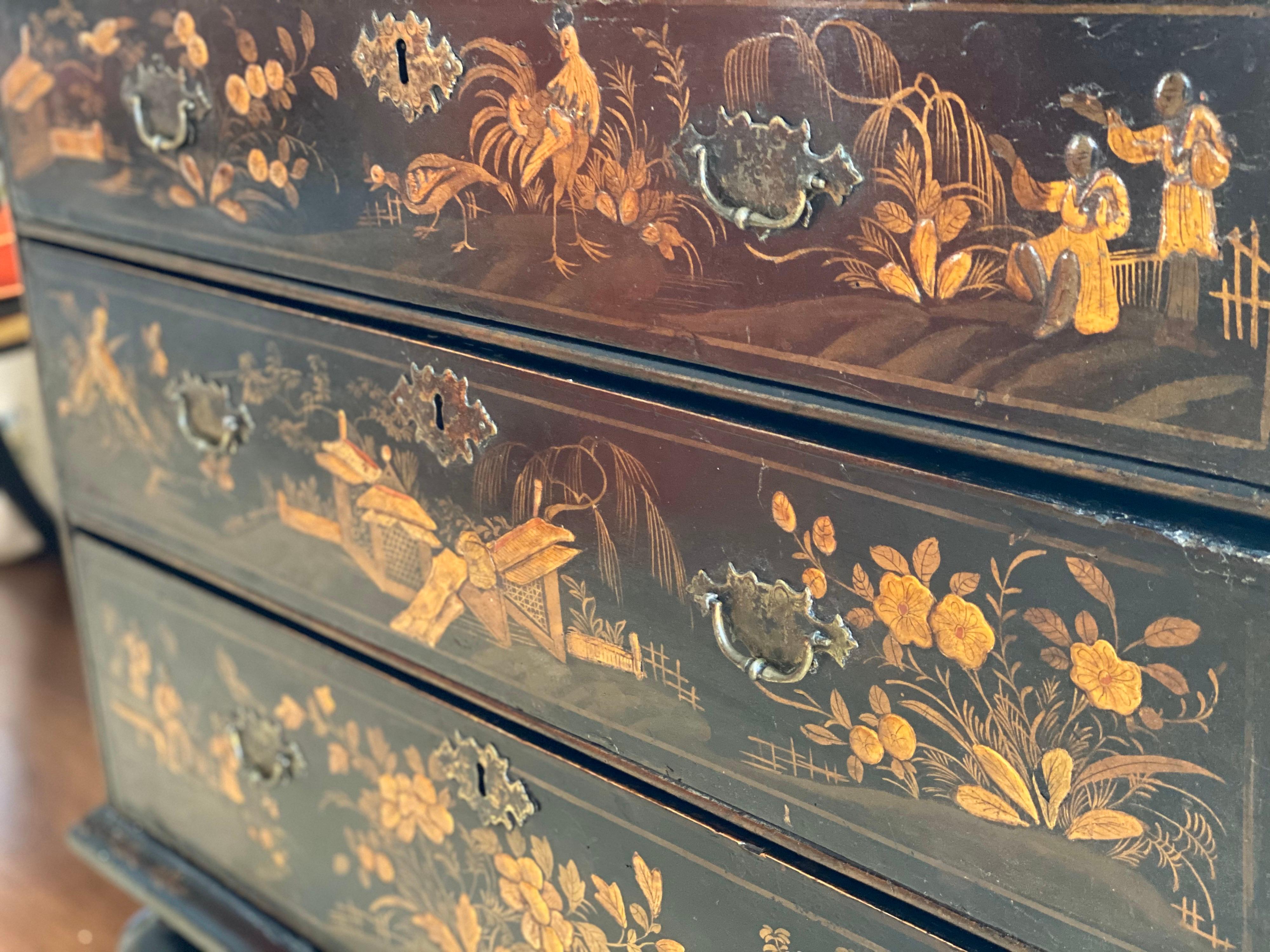 Queen Anne Parcel-Gilt Black-Japanned Chest of Drawers, circa 1710 2