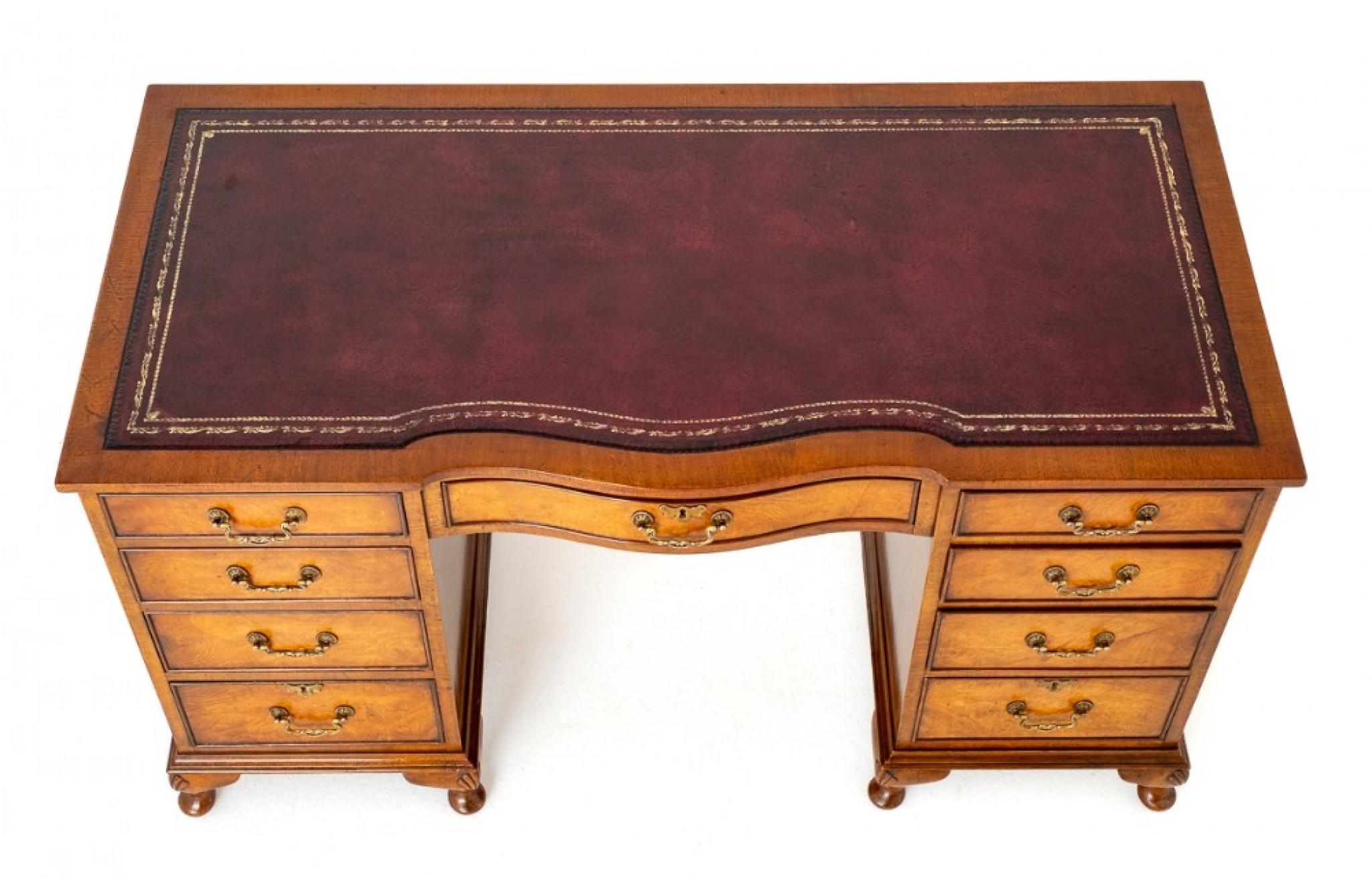 Late 20th Century Queen Anne Pedestal Desk Walnut Revival For Sale