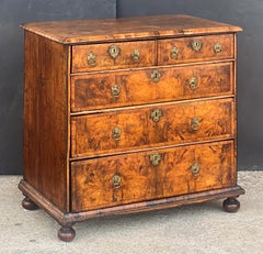 Queen Anne Period Chest of Drawers of Walnut and Oak from England, Circa 1710