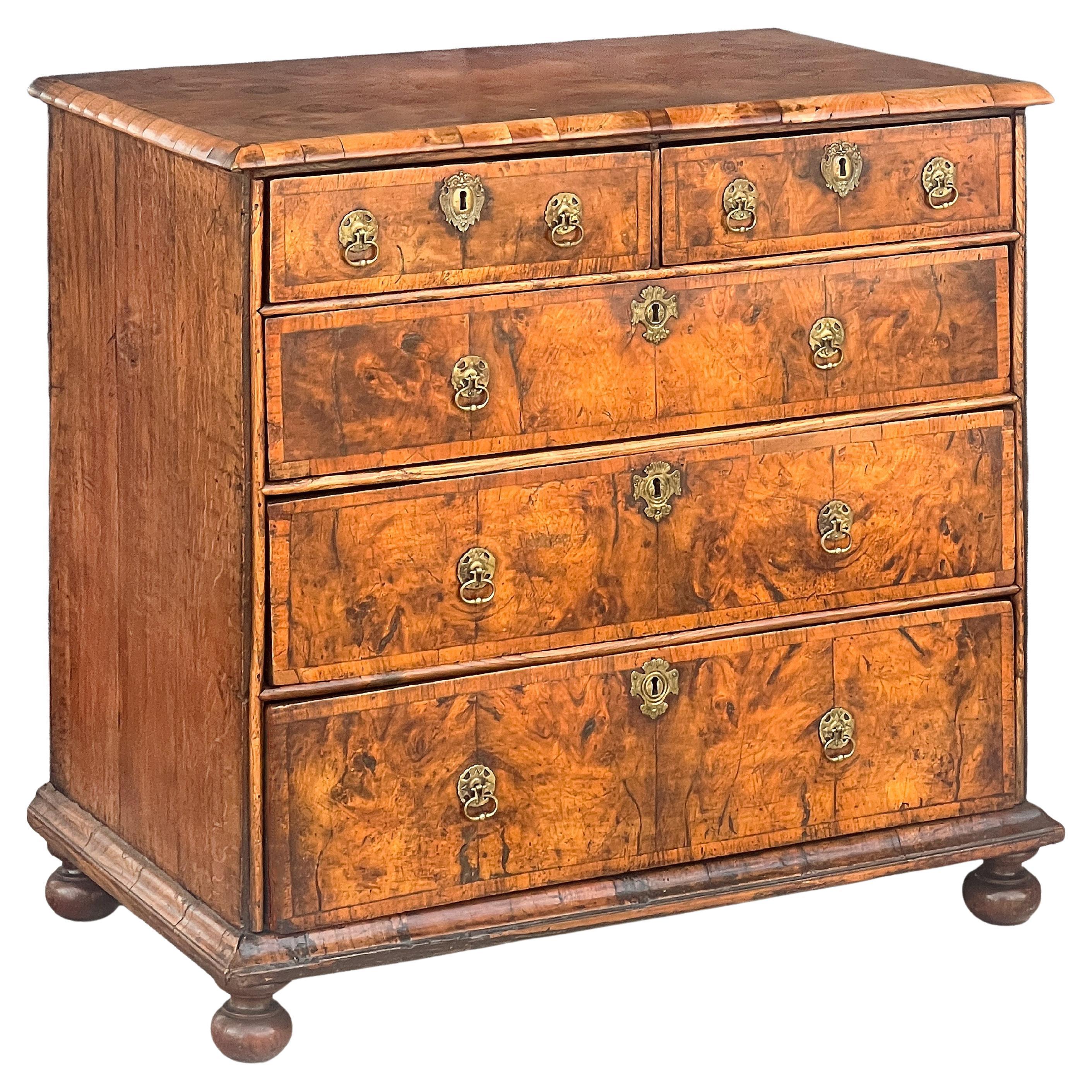 Queen Anne Period Chest of Drawers of Walnut and Oak from England, Circa 1710