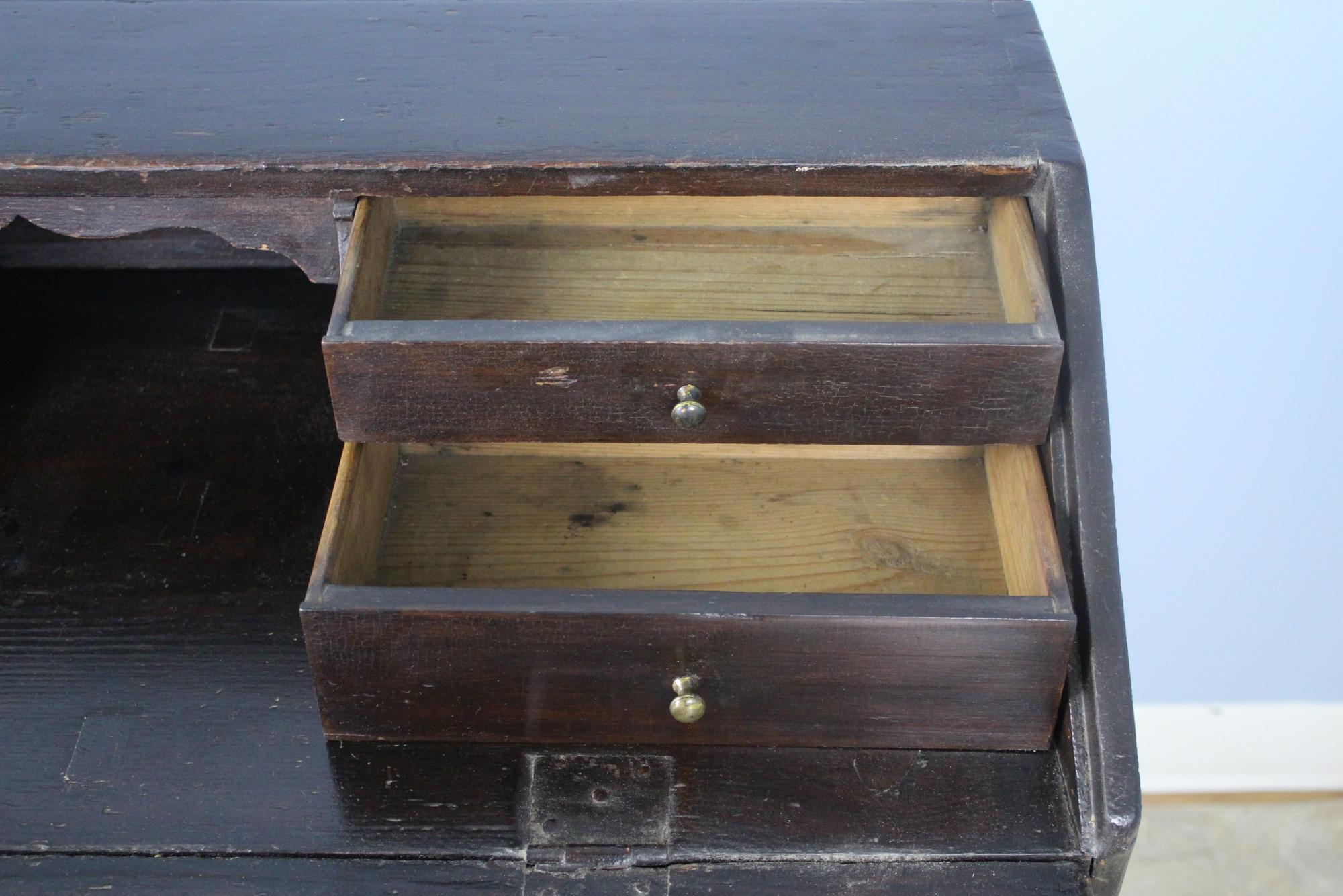 Queen Anne Period Oak Slant-Top English Desk For Sale 1