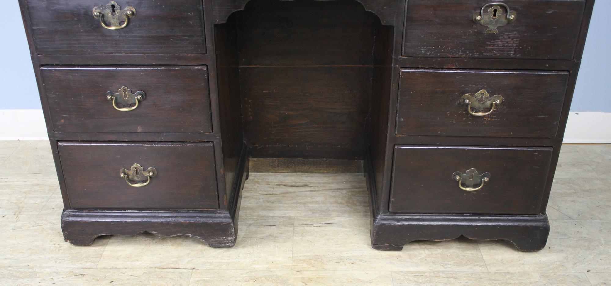 Queen Anne Period Oak Slant-Top English Desk For Sale 3