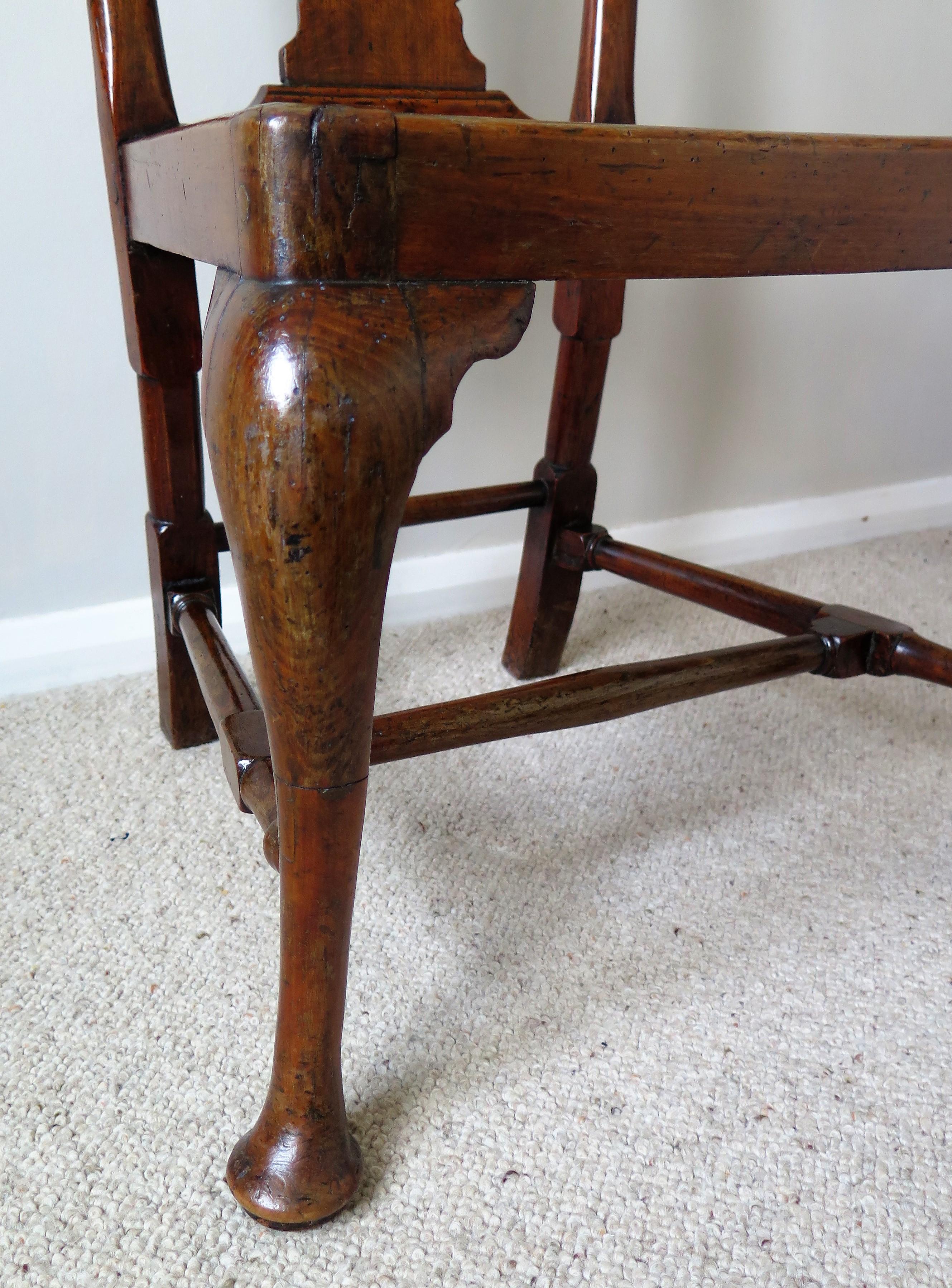 Queen Anne Period Walnut Chair Cabriole Legs and Stretchers, English circa 1700 For Sale 6