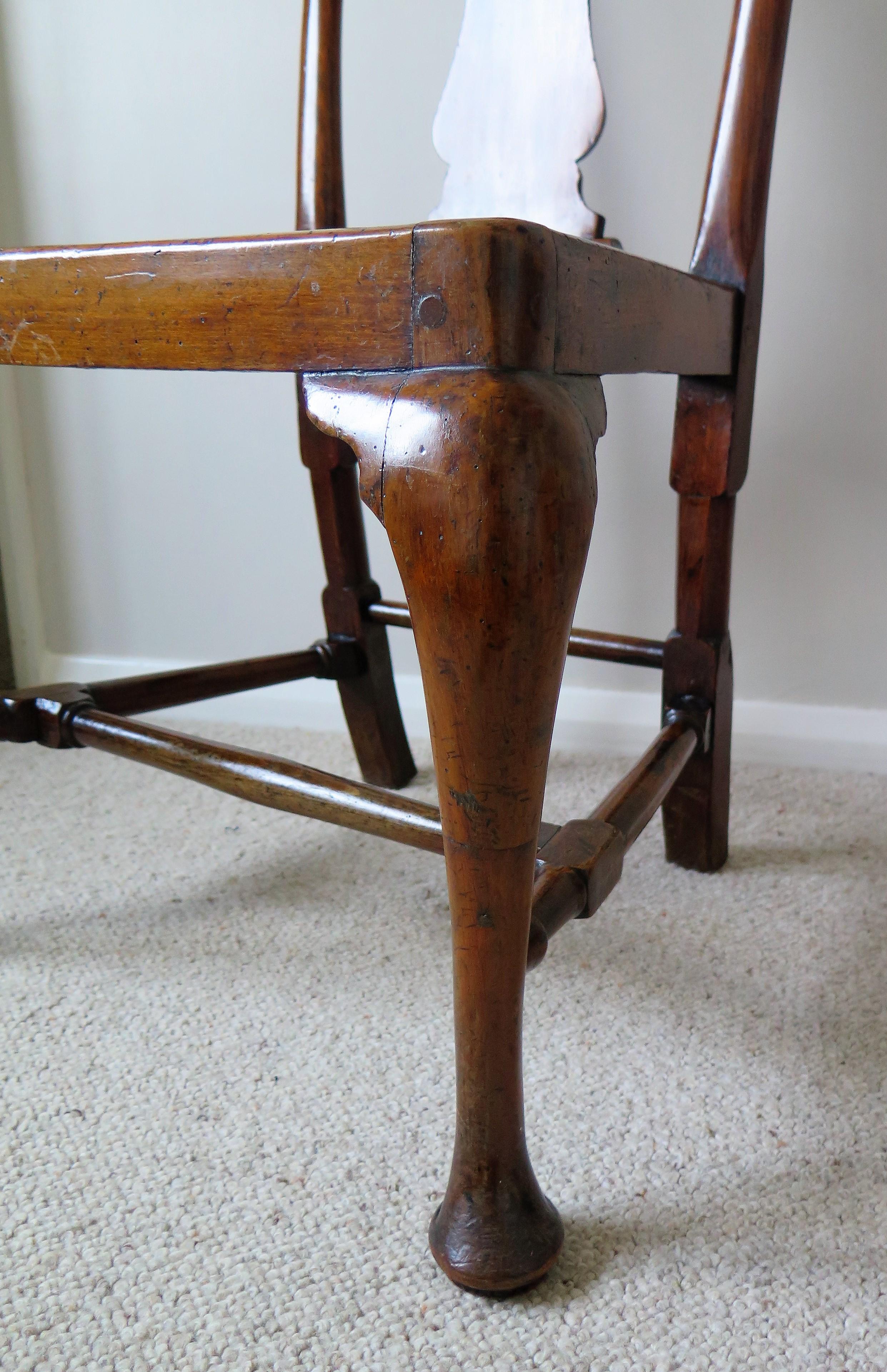 Queen Anne Period Walnut Chair Cabriole Legs and Stretchers, English circa 1700 For Sale 7