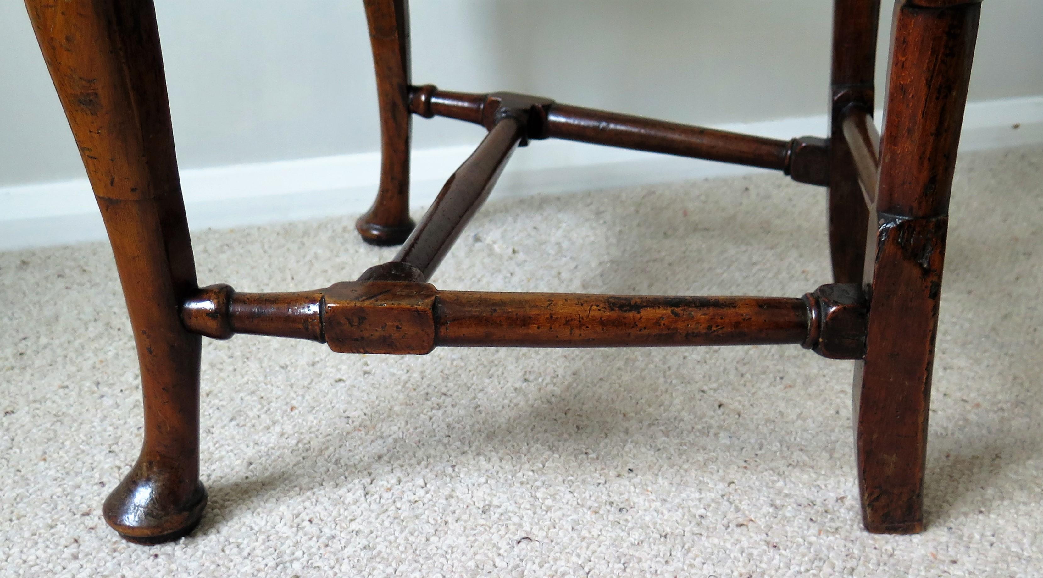 Queen Anne Period Walnut Chair Cabriole Legs and Stretchers, English circa 1700 For Sale 8