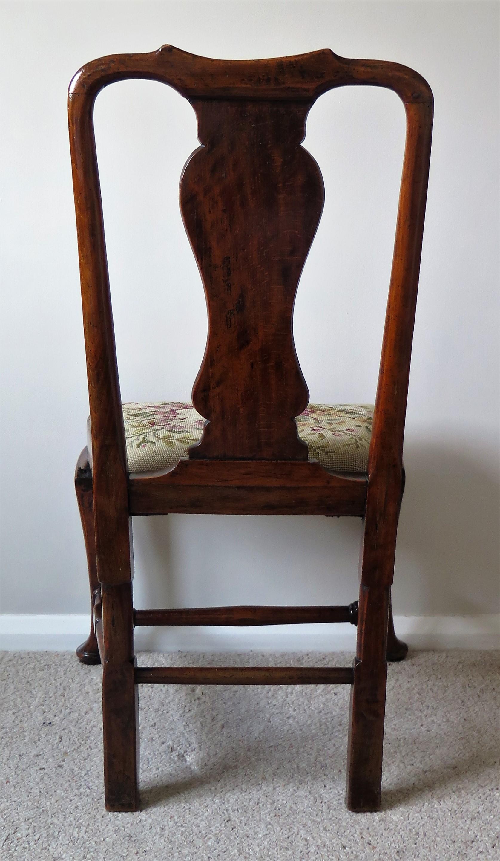 Queen Anne Period Walnut Chair Cabriole Legs and Stretchers, English circa 1700 In Fair Condition For Sale In Lincoln, Lincolnshire