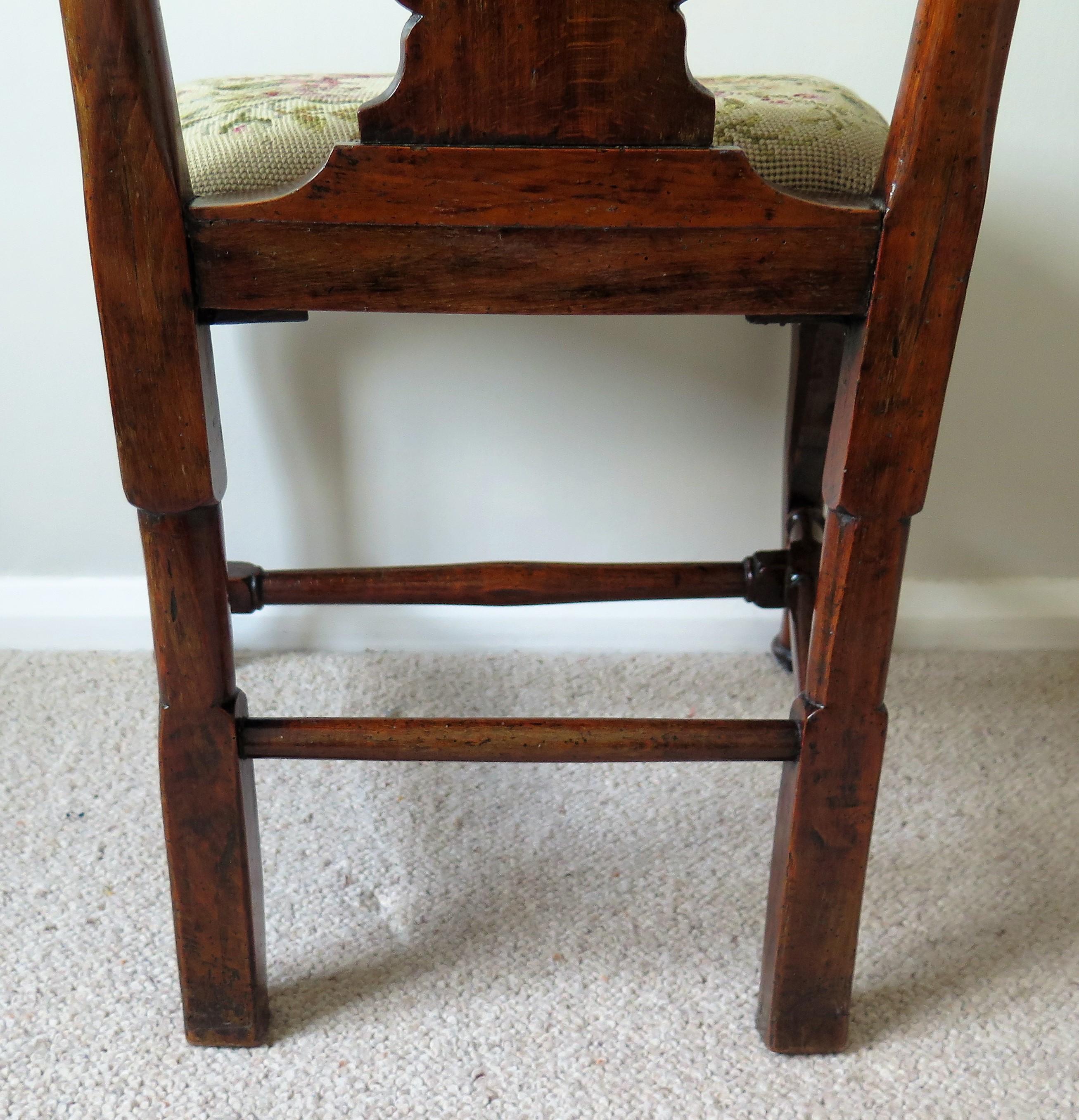 18th Century Queen Anne Period Walnut Chair Cabriole Legs and Stretchers, English circa 1700 For Sale