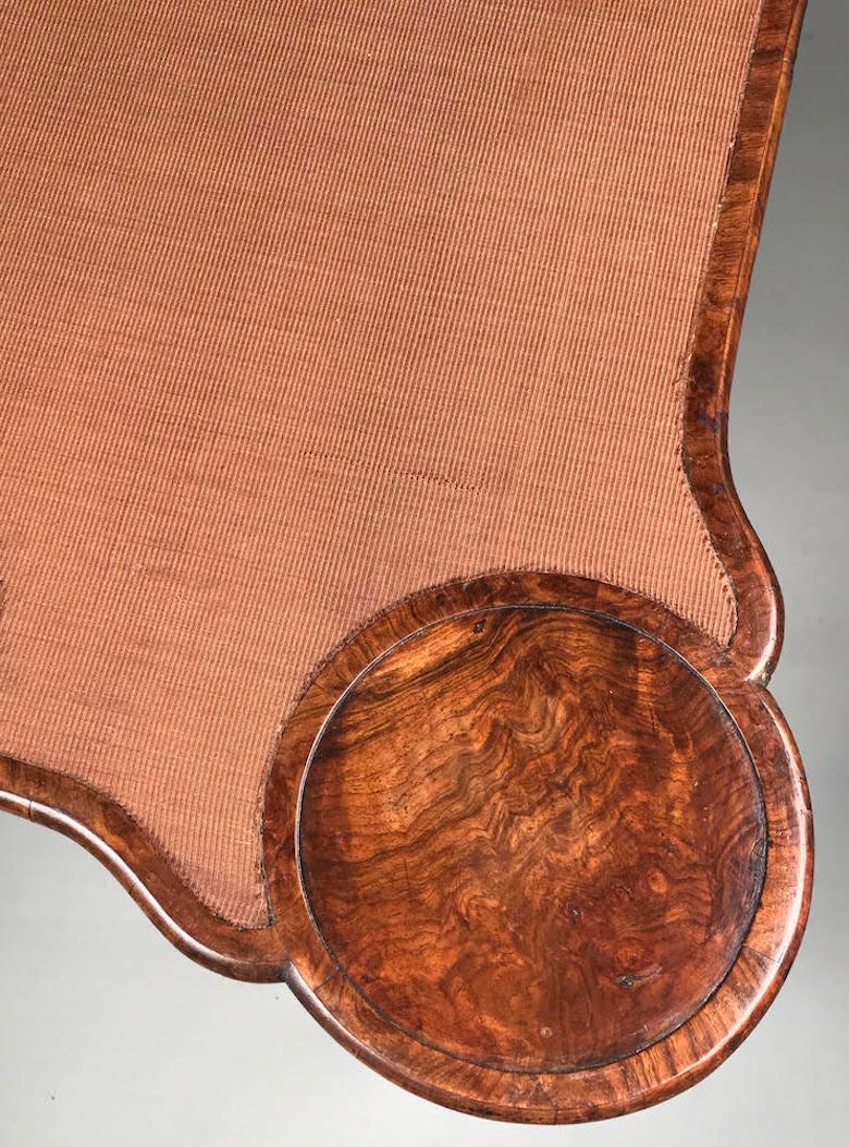 Spieltisch aus Nussbaumholz aus der Queen Anne-Periode im Zustand „Gut“ im Angebot in Lymington, GB