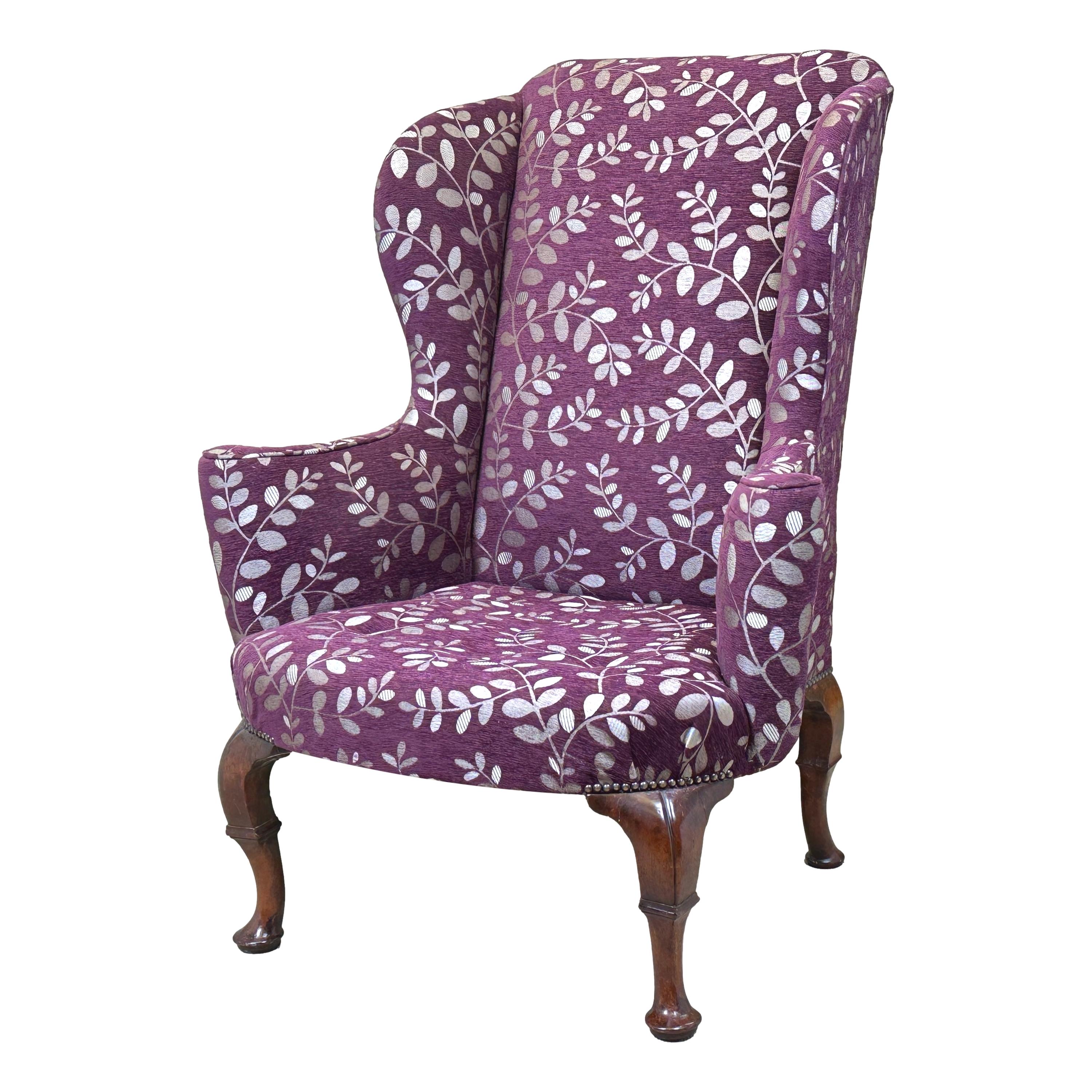 Queen Anne Period Walnut Wing Armchair In Good Condition For Sale In Bedfordshire, GB