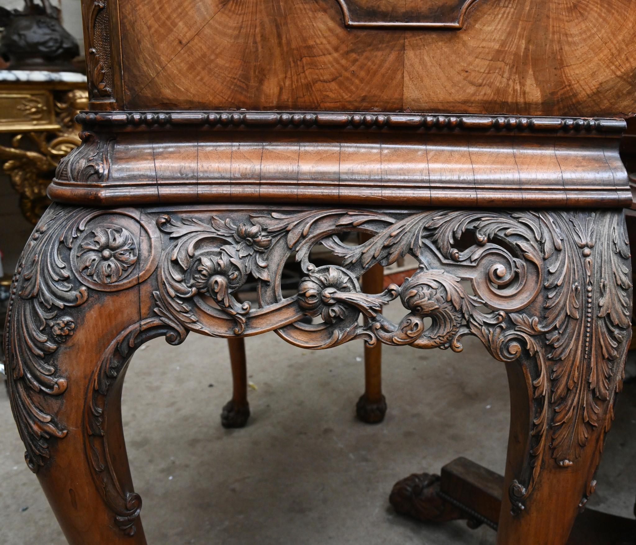 You are viewing a gorgeous Queen Anne revival cocktail cabinet in walnut
Circa 1920 on this gorgeous piece of vintage furniture
Stands on hand carved paw feet at bottom of the cabriole legs
The apron also very intricately hand carved
Opens out to