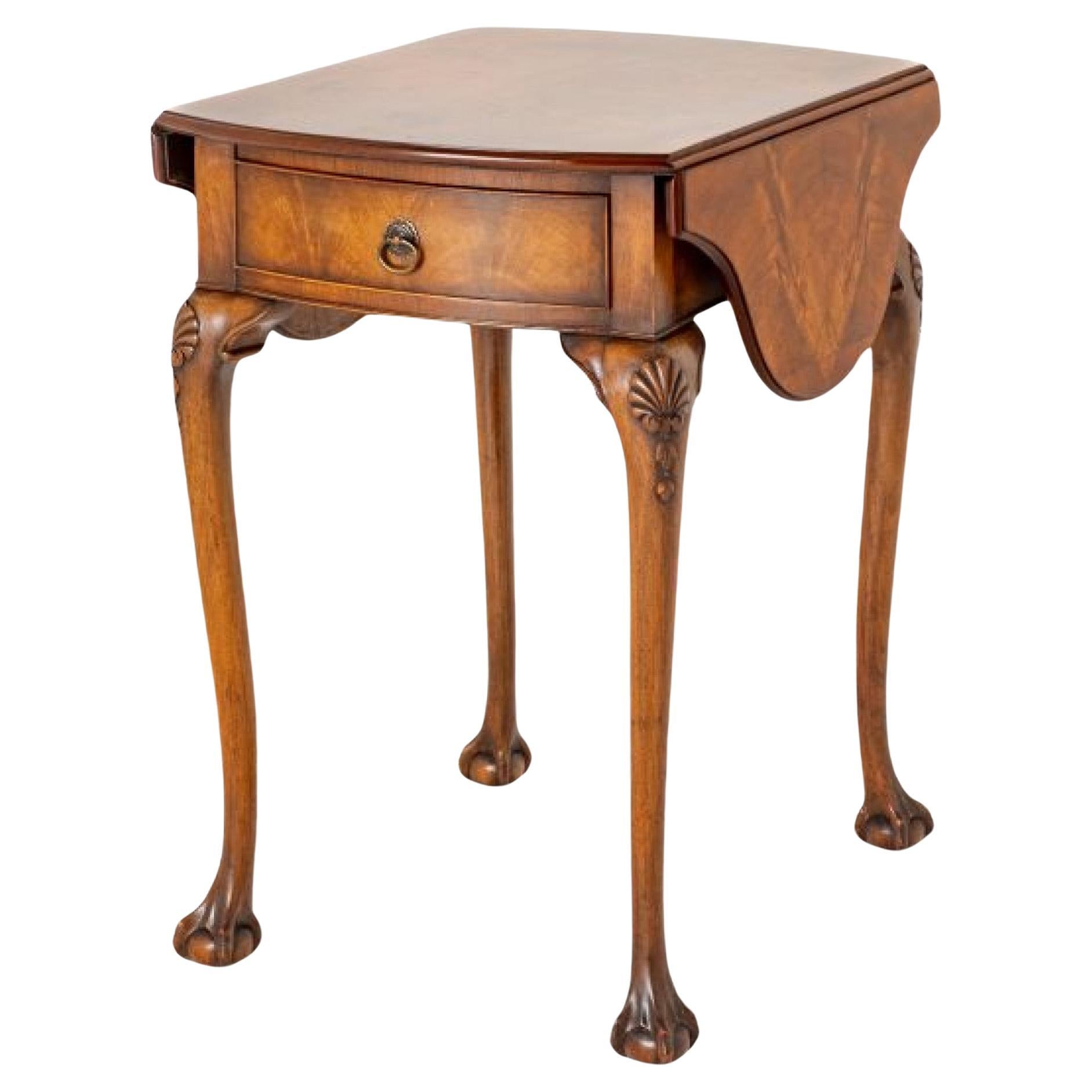 Table d'appoint Queen Anne Revive Occasional Walnut en vente