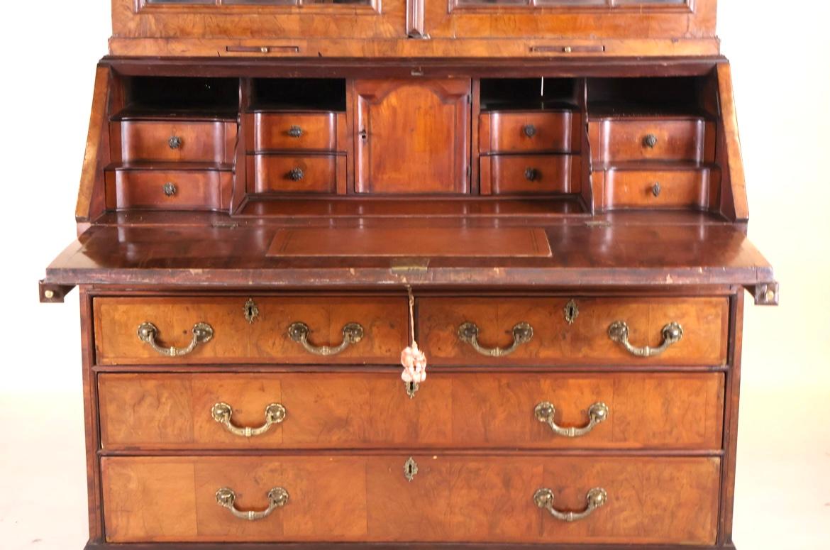 Scrivania Queen Anne, C.C. 1750 in vendita 1