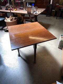 Queen Anne Singular Drop-Leaf Table with Single Drawer