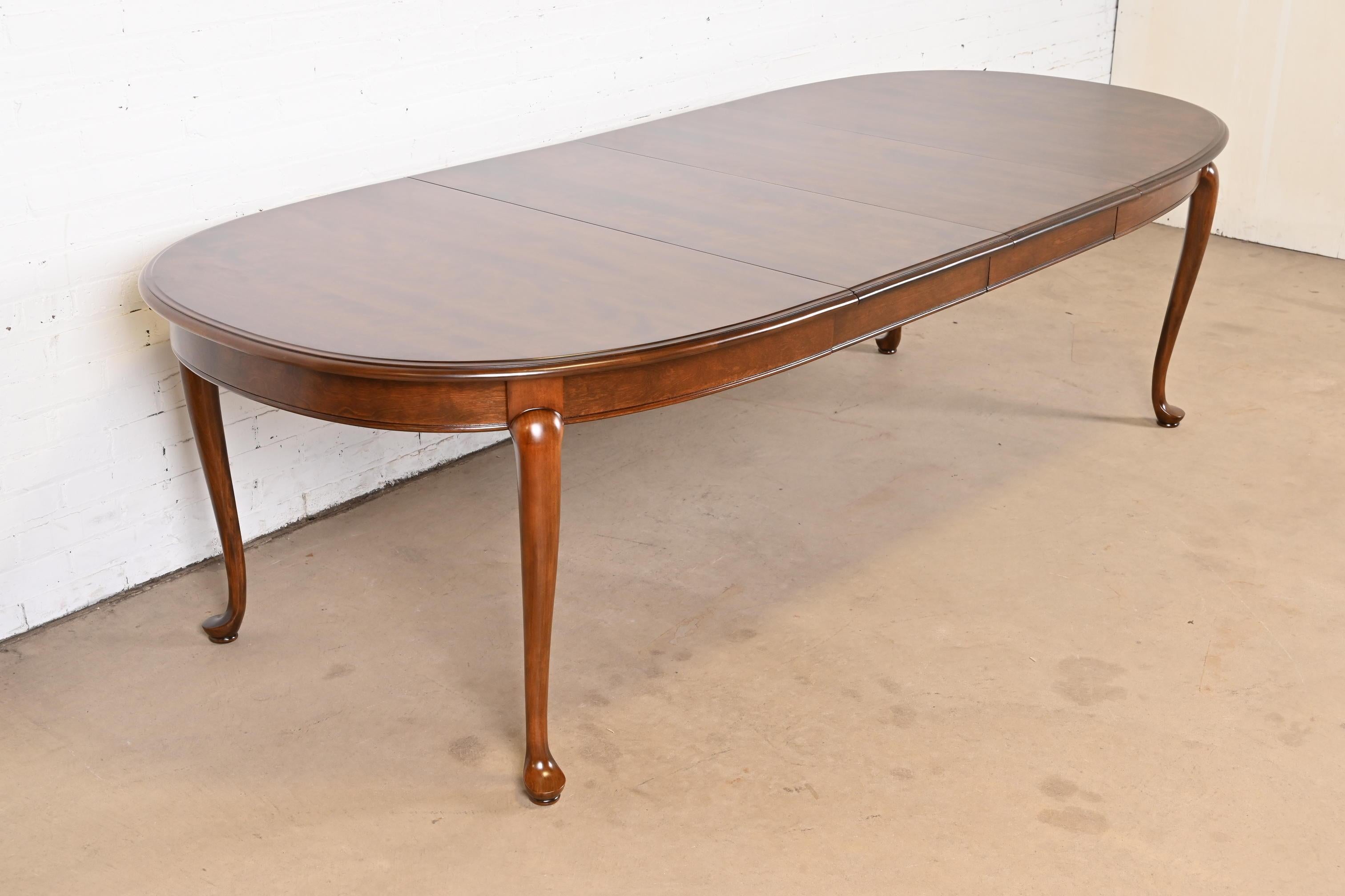 Queen Anne Solid Cherry Wood Extension Dining Table, Newly Refinished In Good Condition For Sale In South Bend, IN