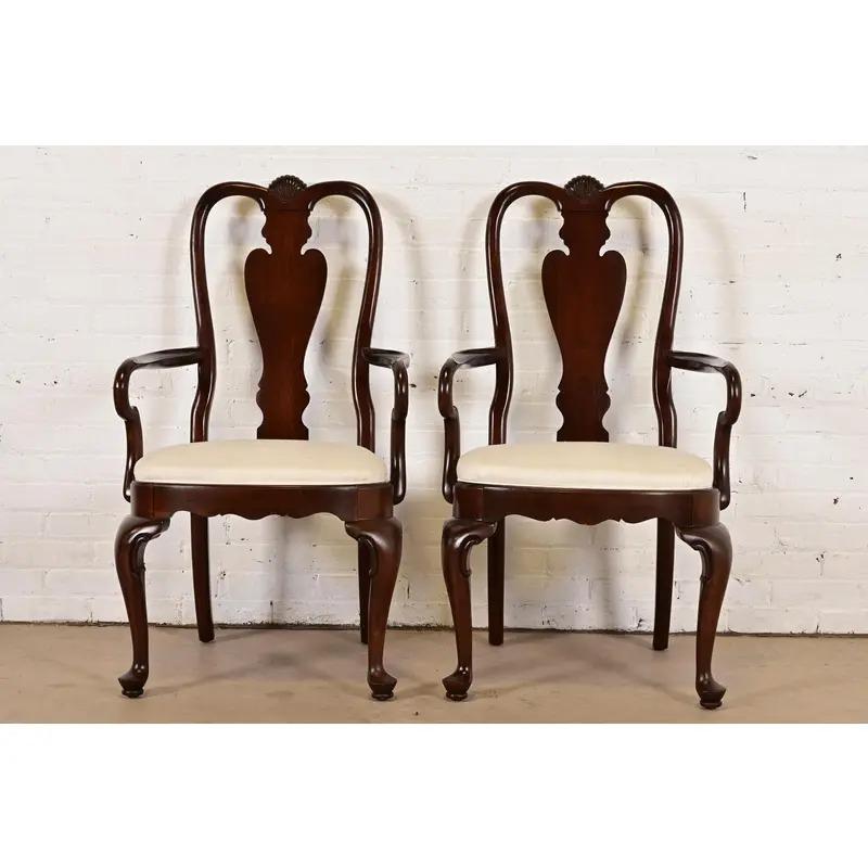 Queen Anne Solid Mahogany Armchairs or Dining Captain Chairs, Pair im Angebot 5