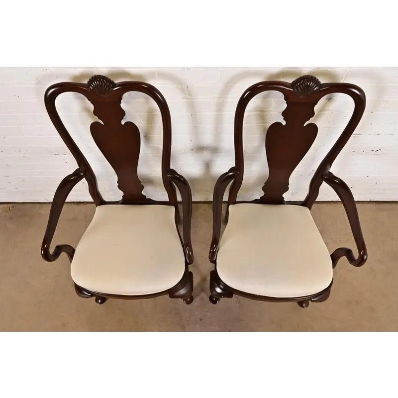 Queen Anne Solid Mahogany Armchairs or Dining Captain Chairs, Pair (20. Jahrhundert) im Angebot