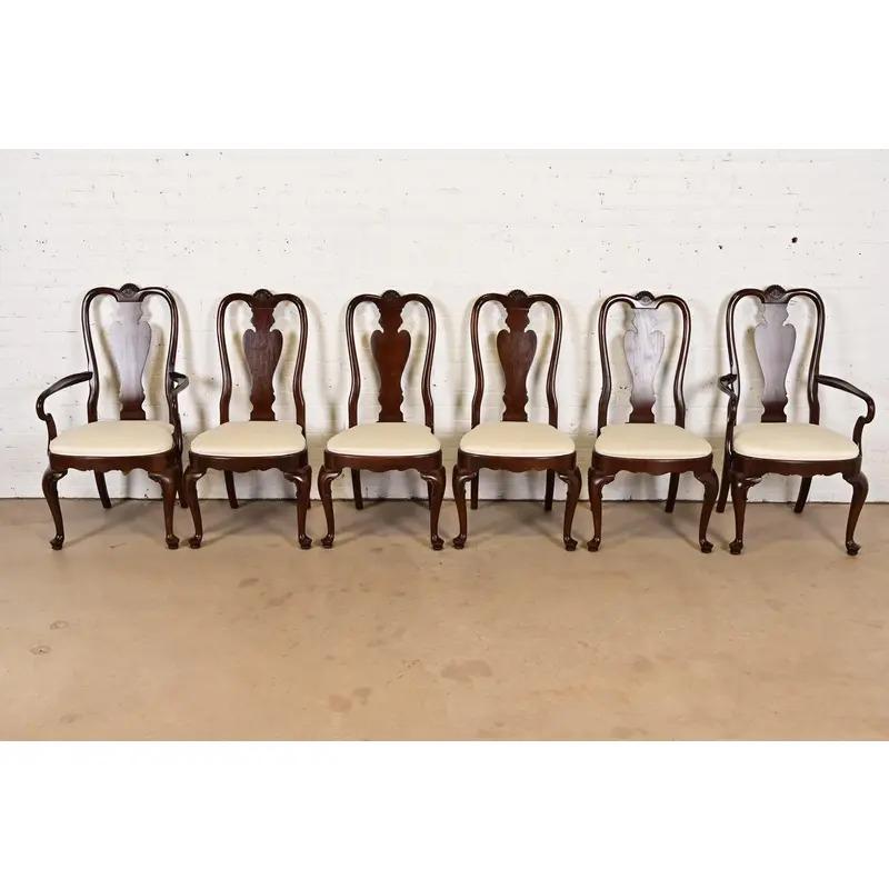 Americano Set di sei sedie da pranzo in mogano massiccio Queen Anne in vendita