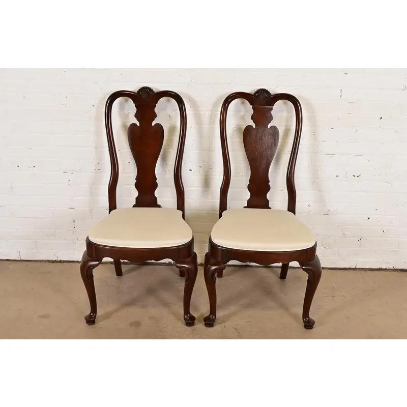 Américain Queen Anne Solid Mahogany Side Chairs or Dining Chairs, Pair en vente