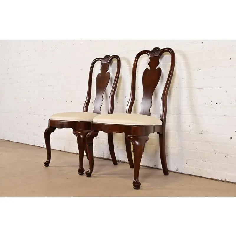 Queen Anne Solid Mahogany Side Chairs or Dining Chairs, Pair Bon état - En vente à South Bend, IN