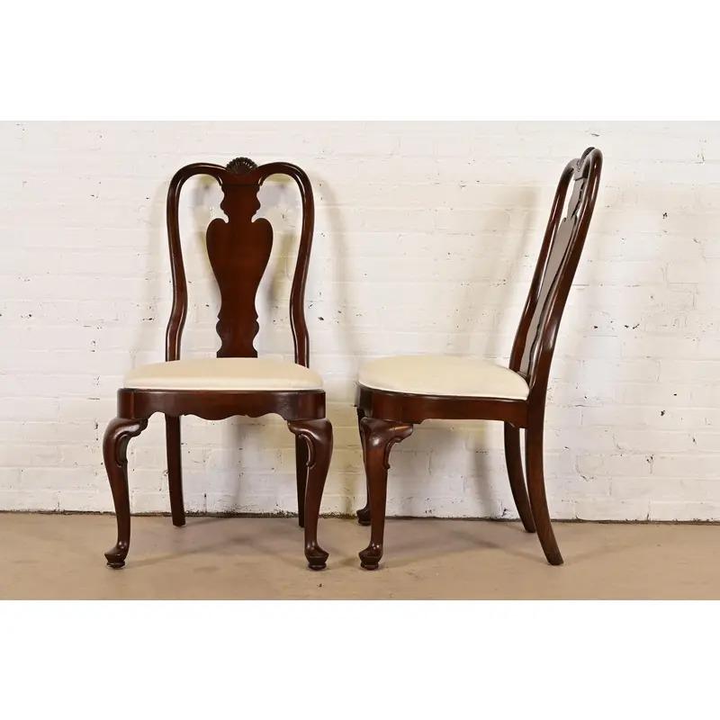Queen Anne Solid Mahogany Side Chairs or Dining Chairs, Pair en vente 3