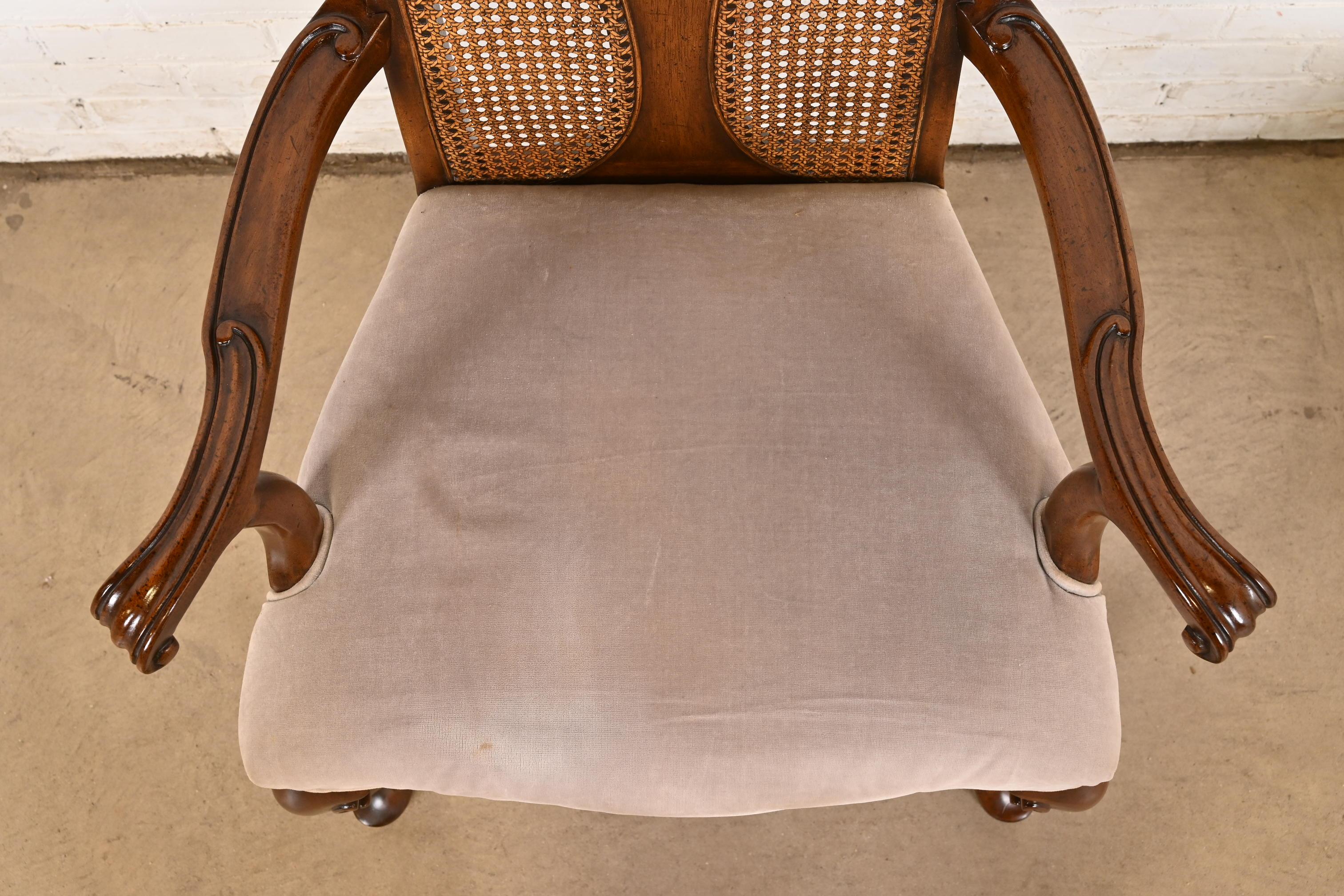 Chaises de salle à manger à haut dossier en noyer massif et canne par Mount Airy Furniture en vente 3