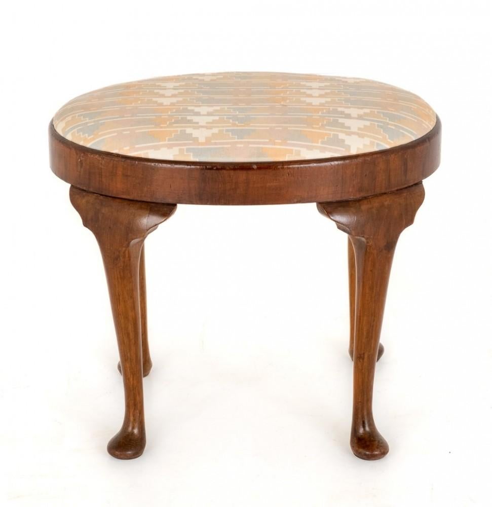 Queen Anne Stool Walnut Antique Seat In Good Condition For Sale In Potters Bar, GB