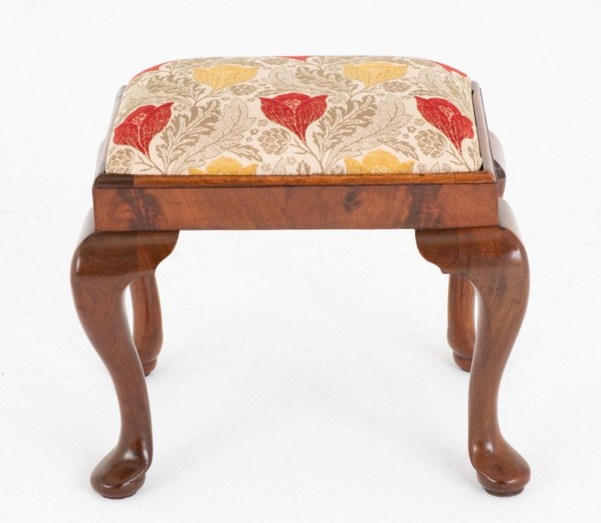Queen Anne Hocker Nussbaum im Zustand „Gut“ im Angebot in Potters Bar, GB