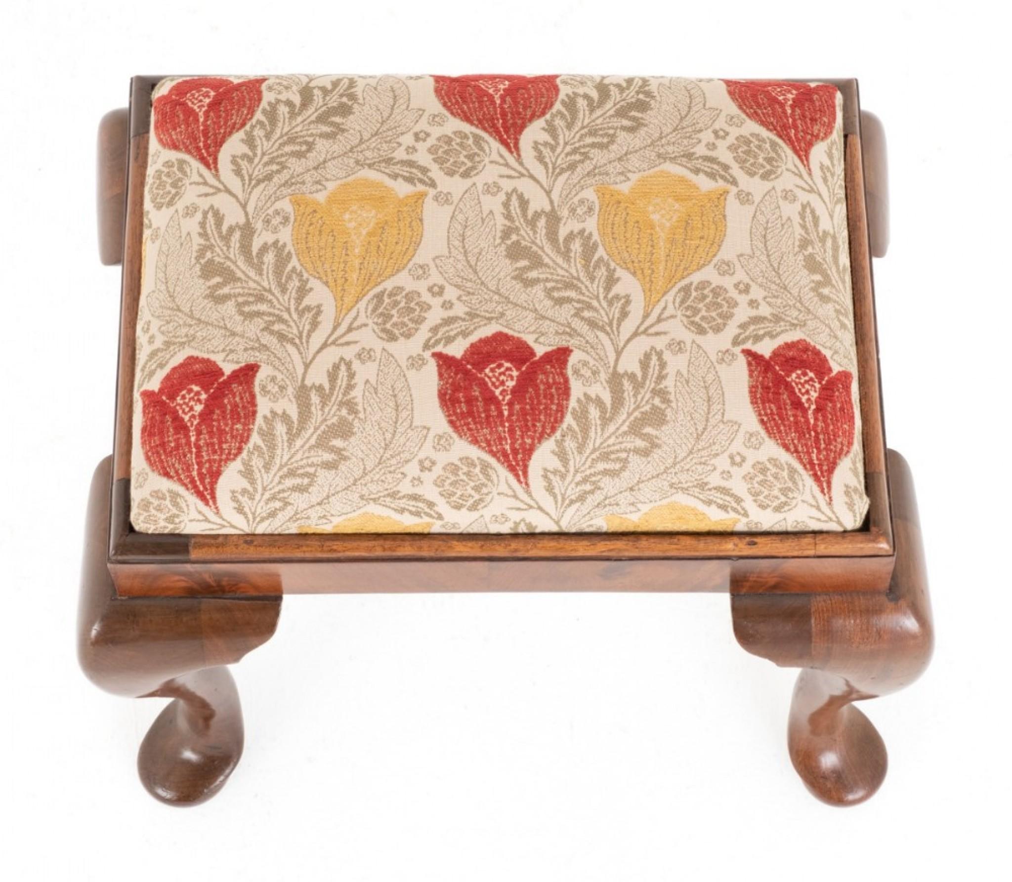 Queen Anne Hocker Nussbaum (Frühes 20. Jahrhundert) im Angebot