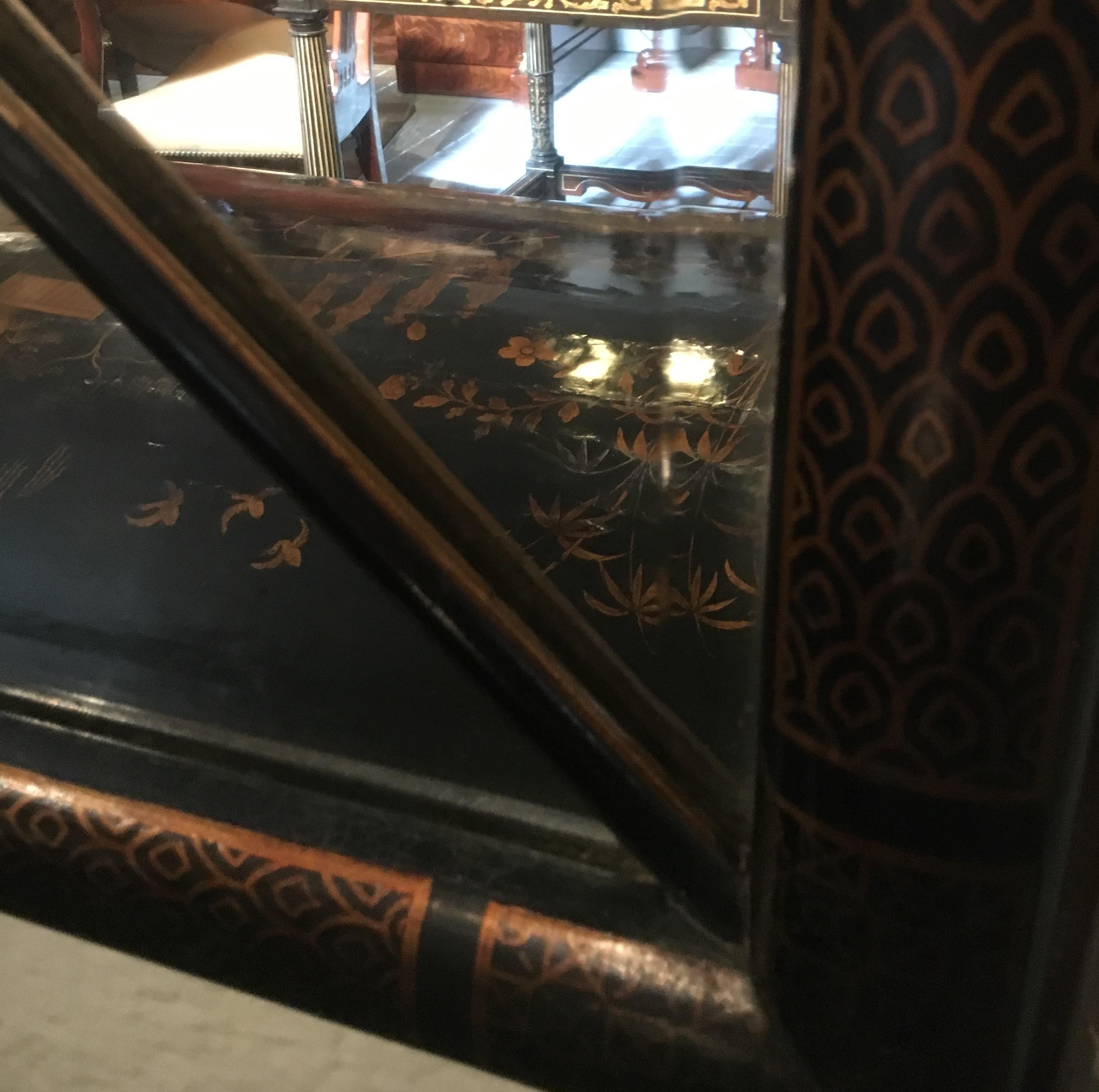 Début du 20ème siècle Miroir oriental de style Queen Anne en laque noire, peint à la main, vers 1920 en vente
