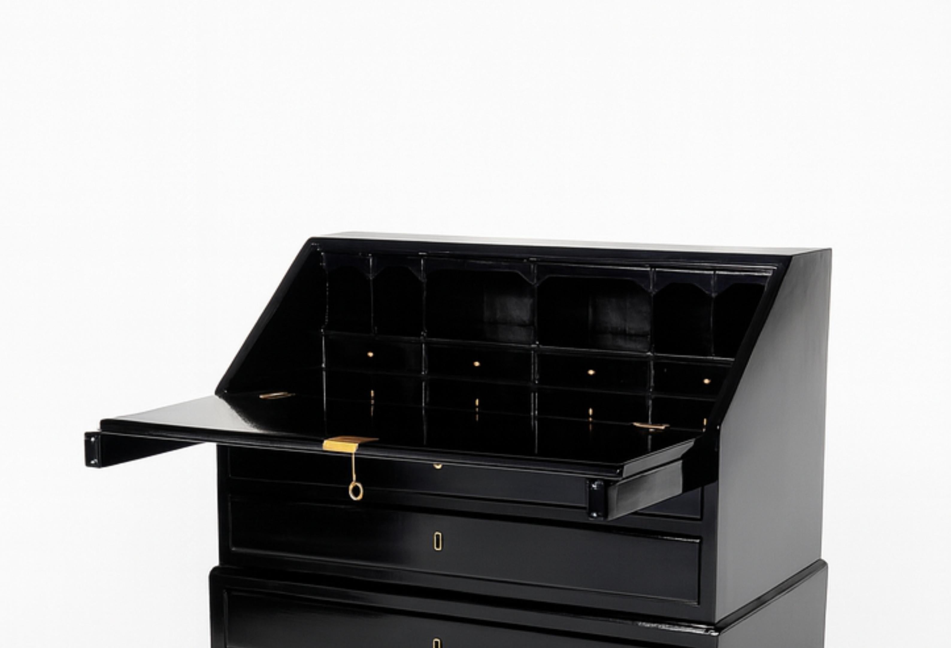 XX secolo Scrivania in lacca nera in stile Queen Anne, 20° secolo in vendita